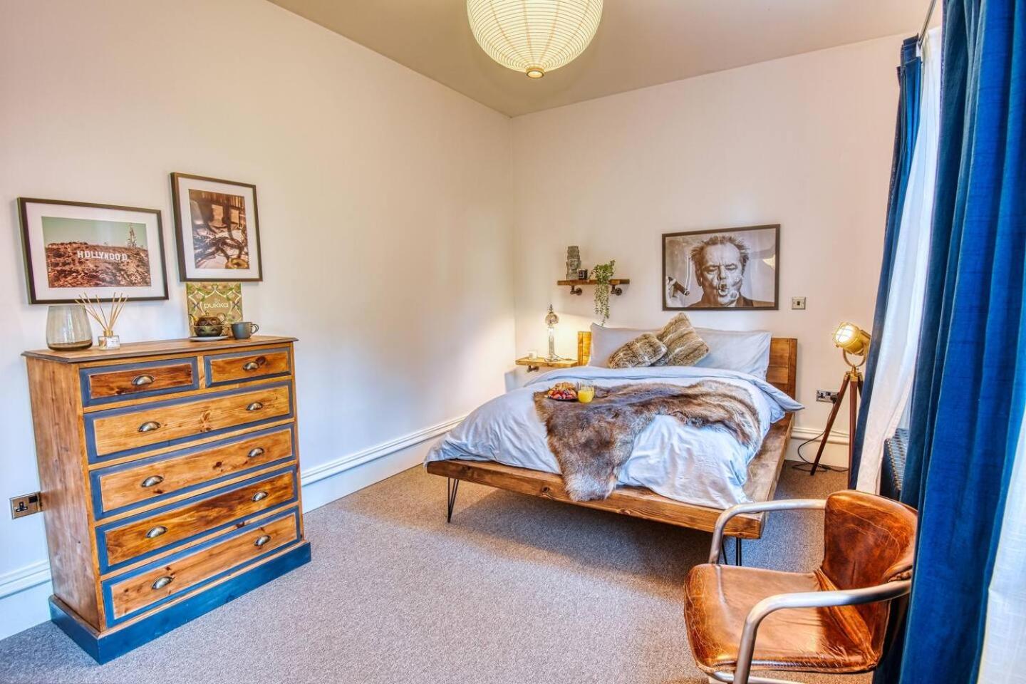 Dudley-Spacious Exec 1 bed - Long stay - Parking! view 3