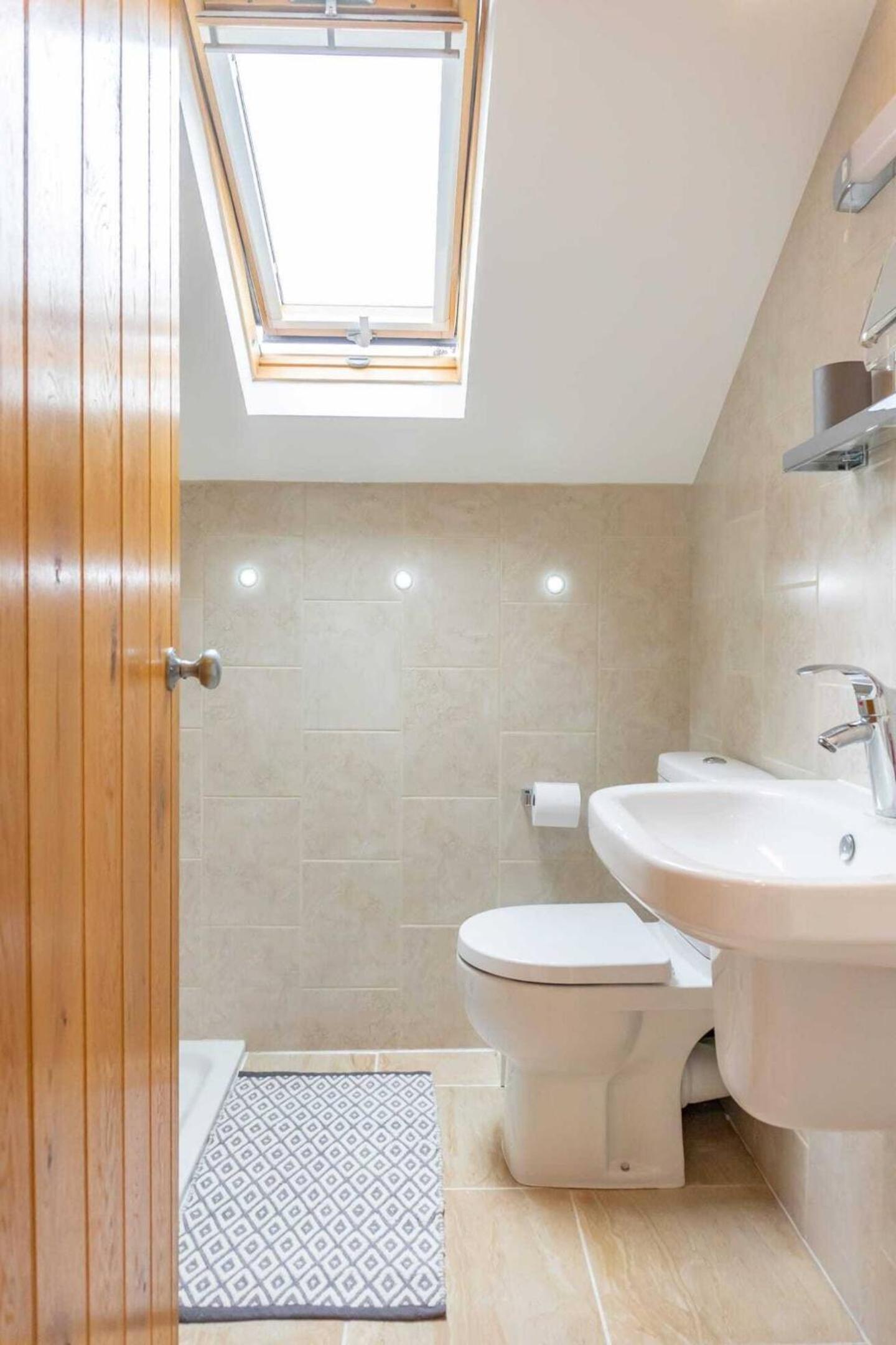 Luxury -Chelt Walking-2Bed-Long Stays-Parking