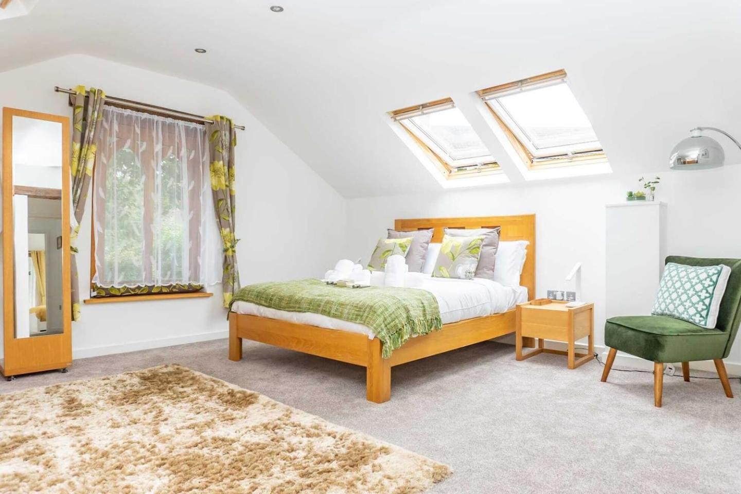 Luxury -Chelt Walking-2Bed-Long Stays-Parking
