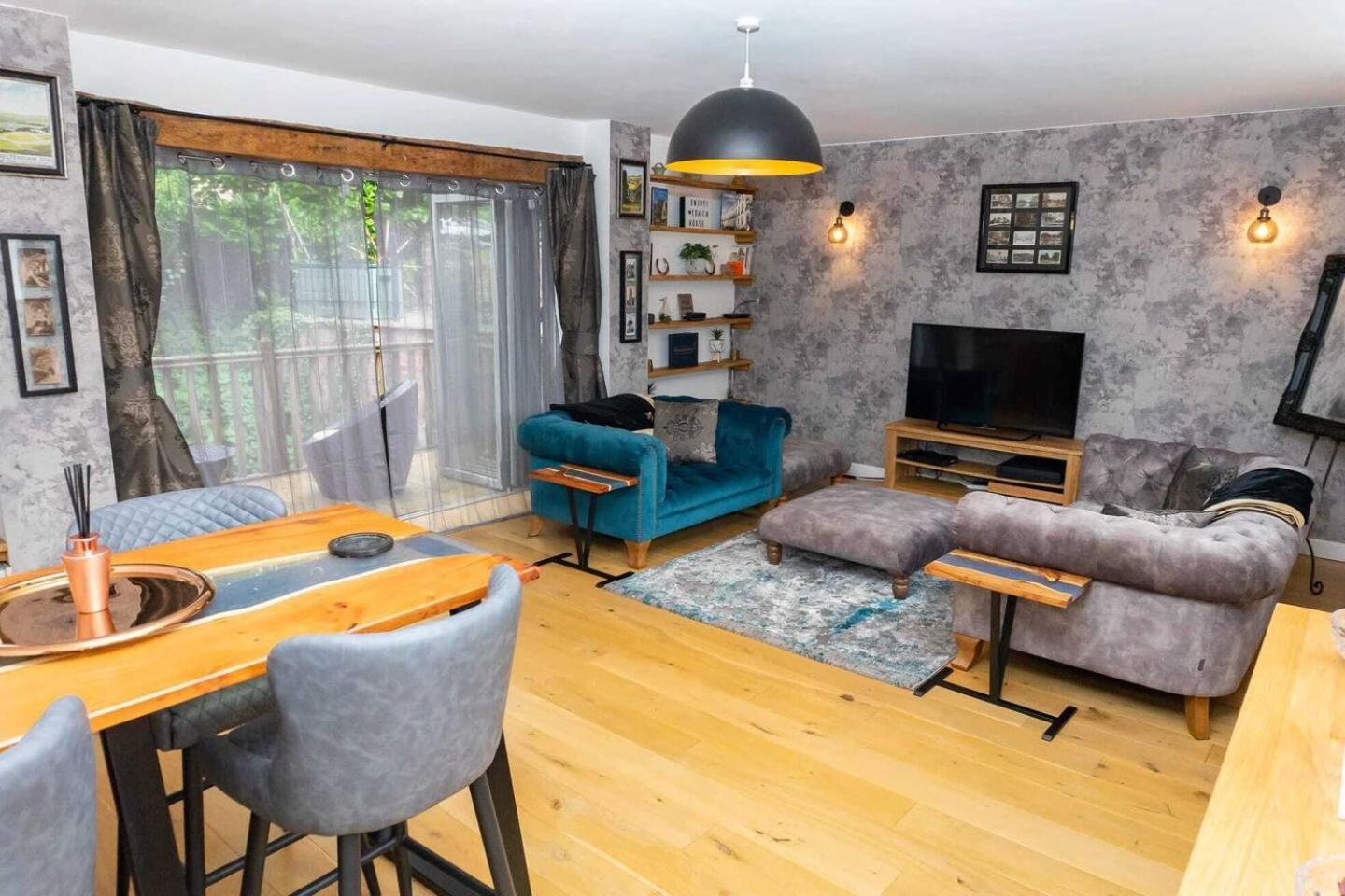 Luxury -Chelt Walking-2Bed-Long Stays-Parking