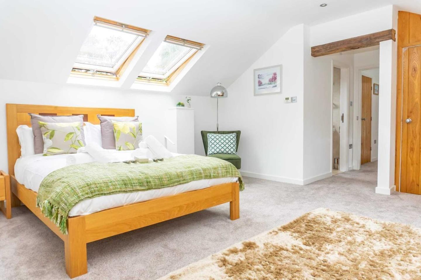 Luxury -Chelt Walking-2Bed-Long Stays-Parking