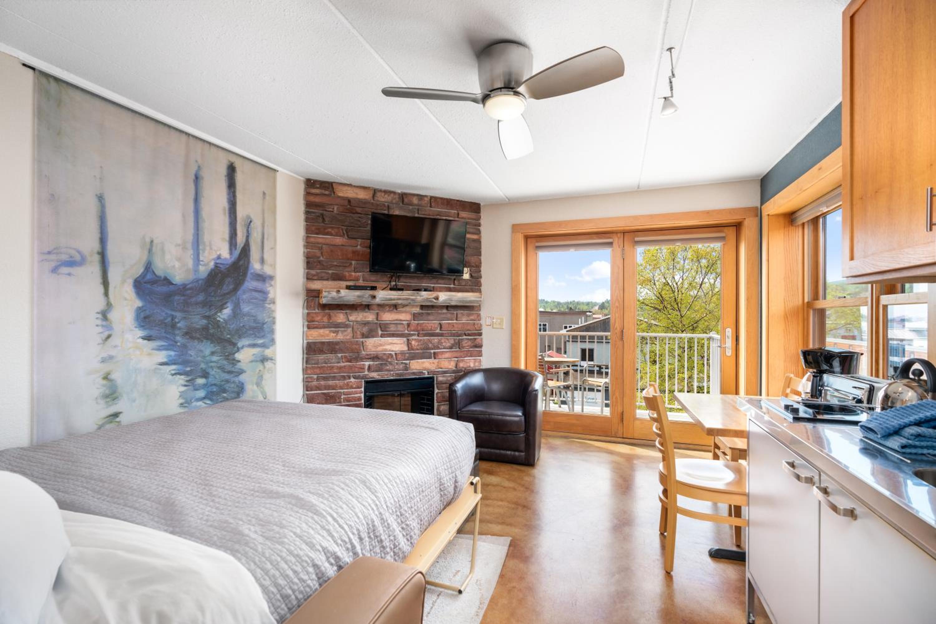 East Bay Suites