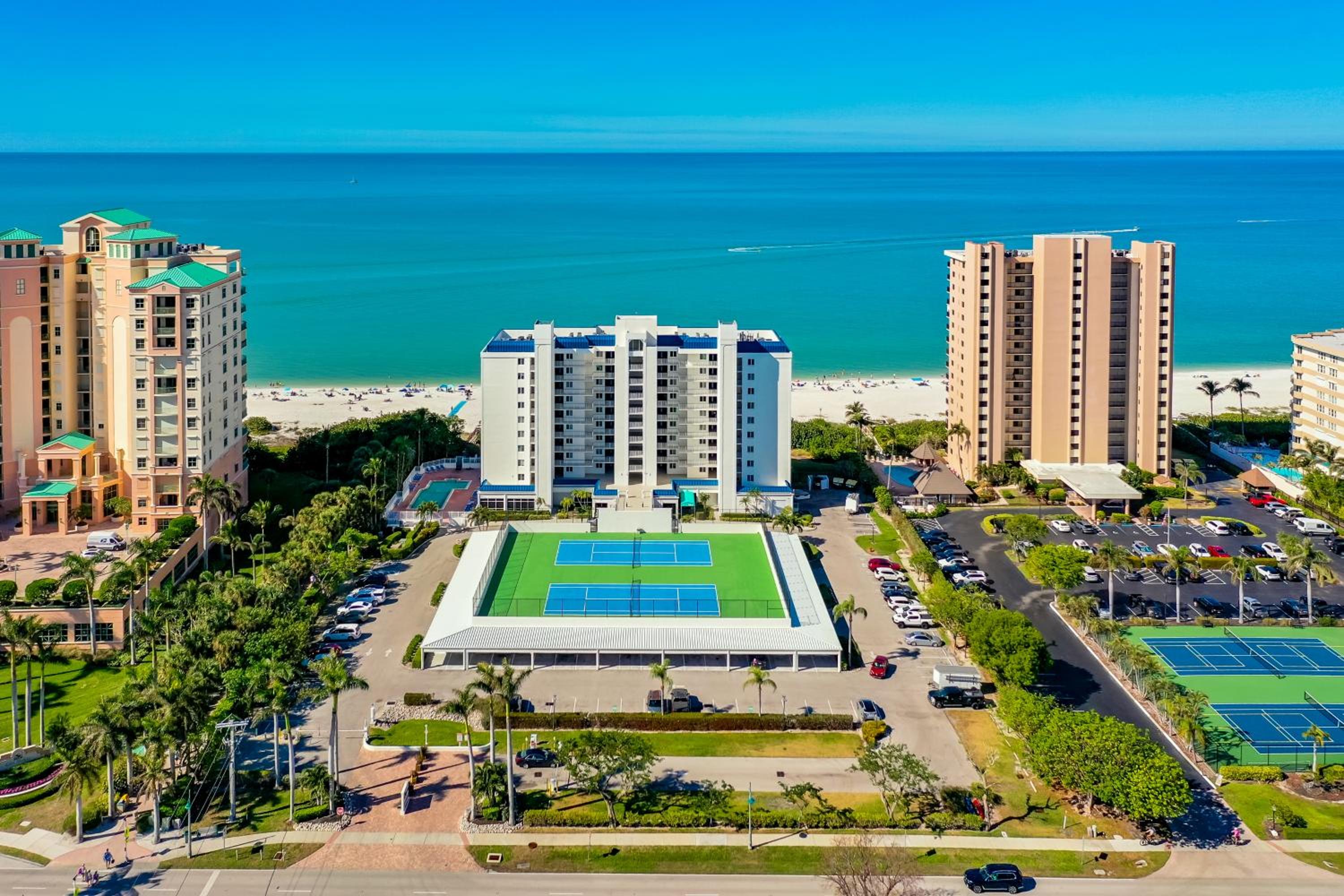 Hotel Beachfront At The Apollo Where The Famous Sunsets Never Get Old!