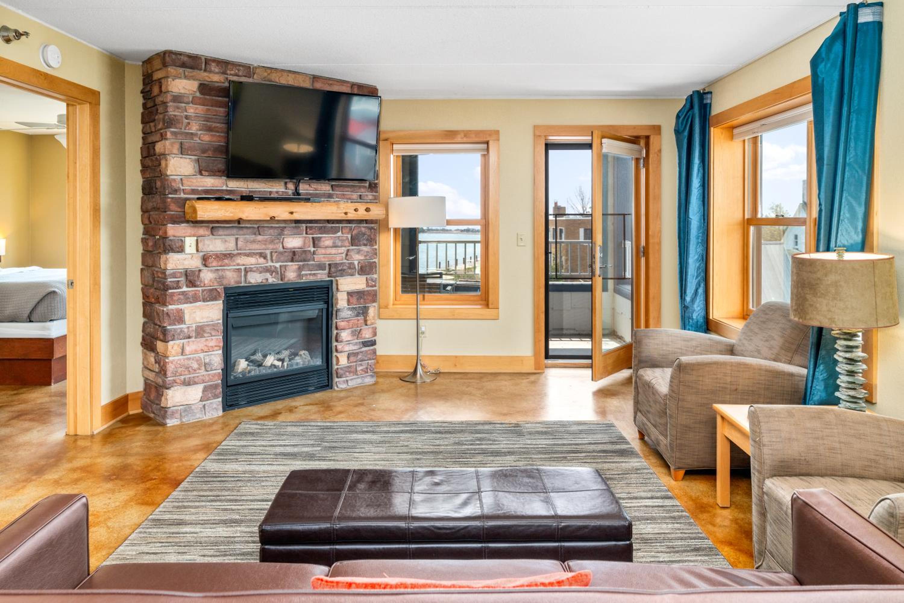 East Bay Suites
