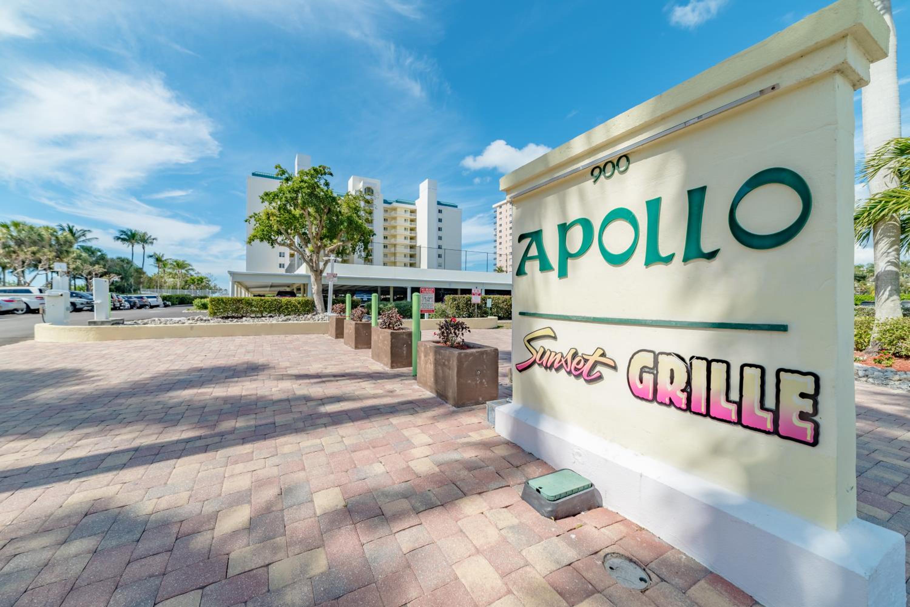 Totally Renovated Beachfront Condo at Apollo