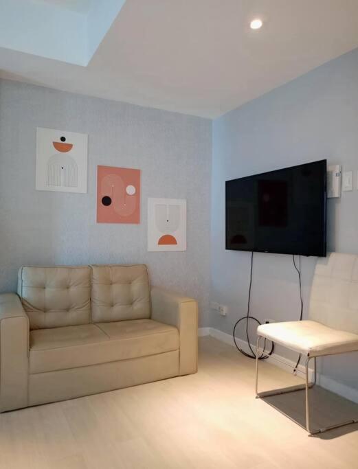 2 bedrooms Penthouse unit at azure urban resort view 3