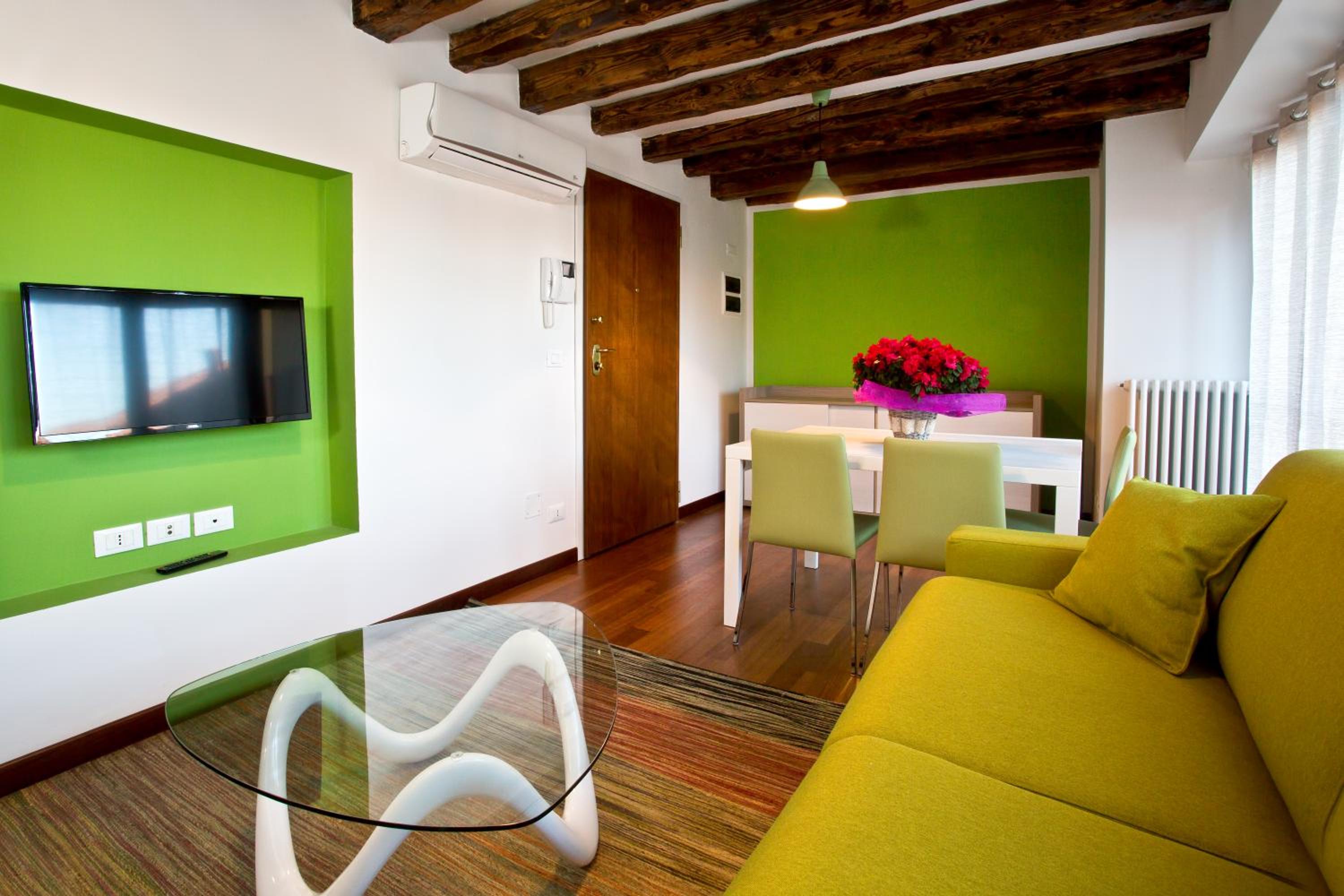 Good Wine Apartments