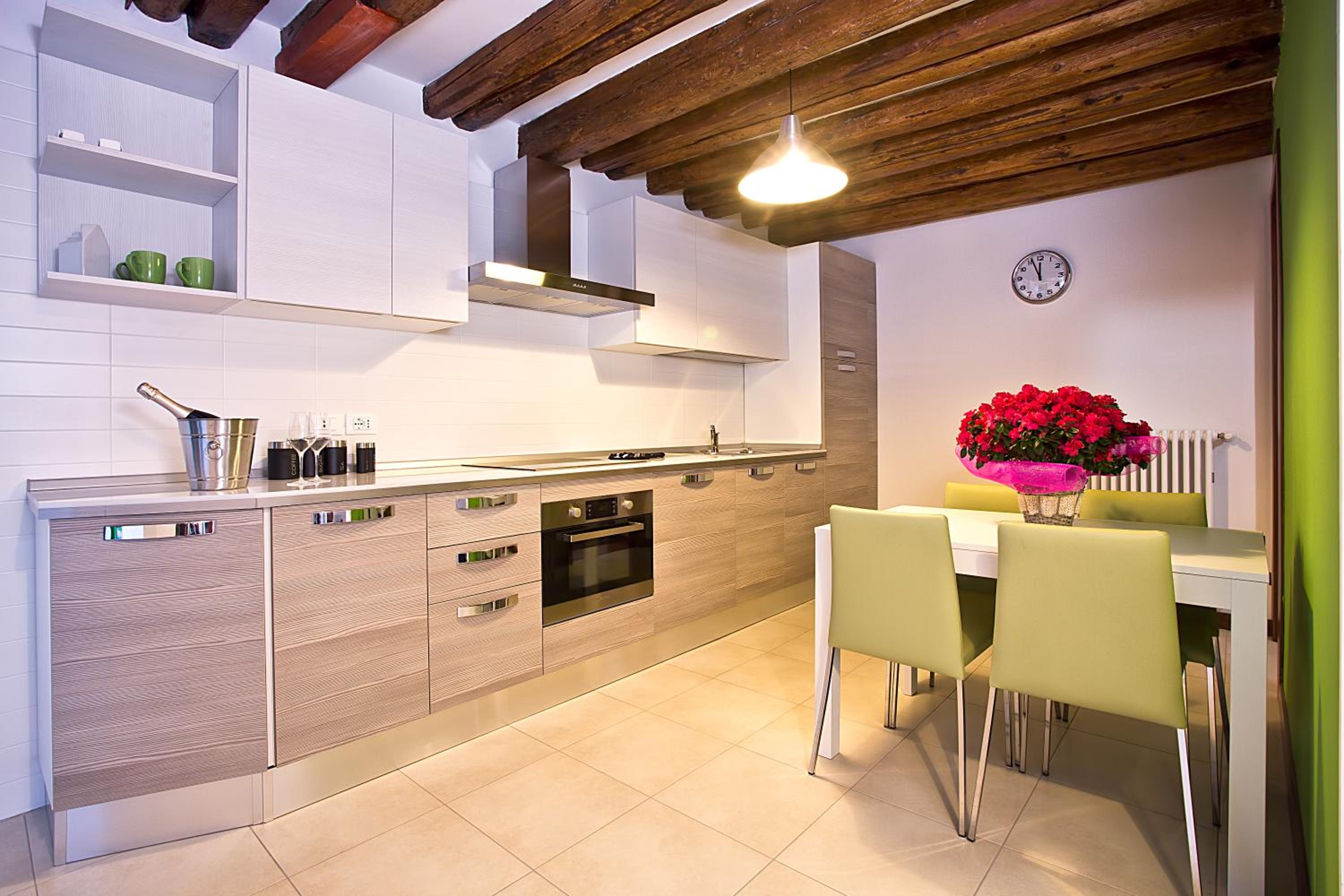 Good Wine Apartments