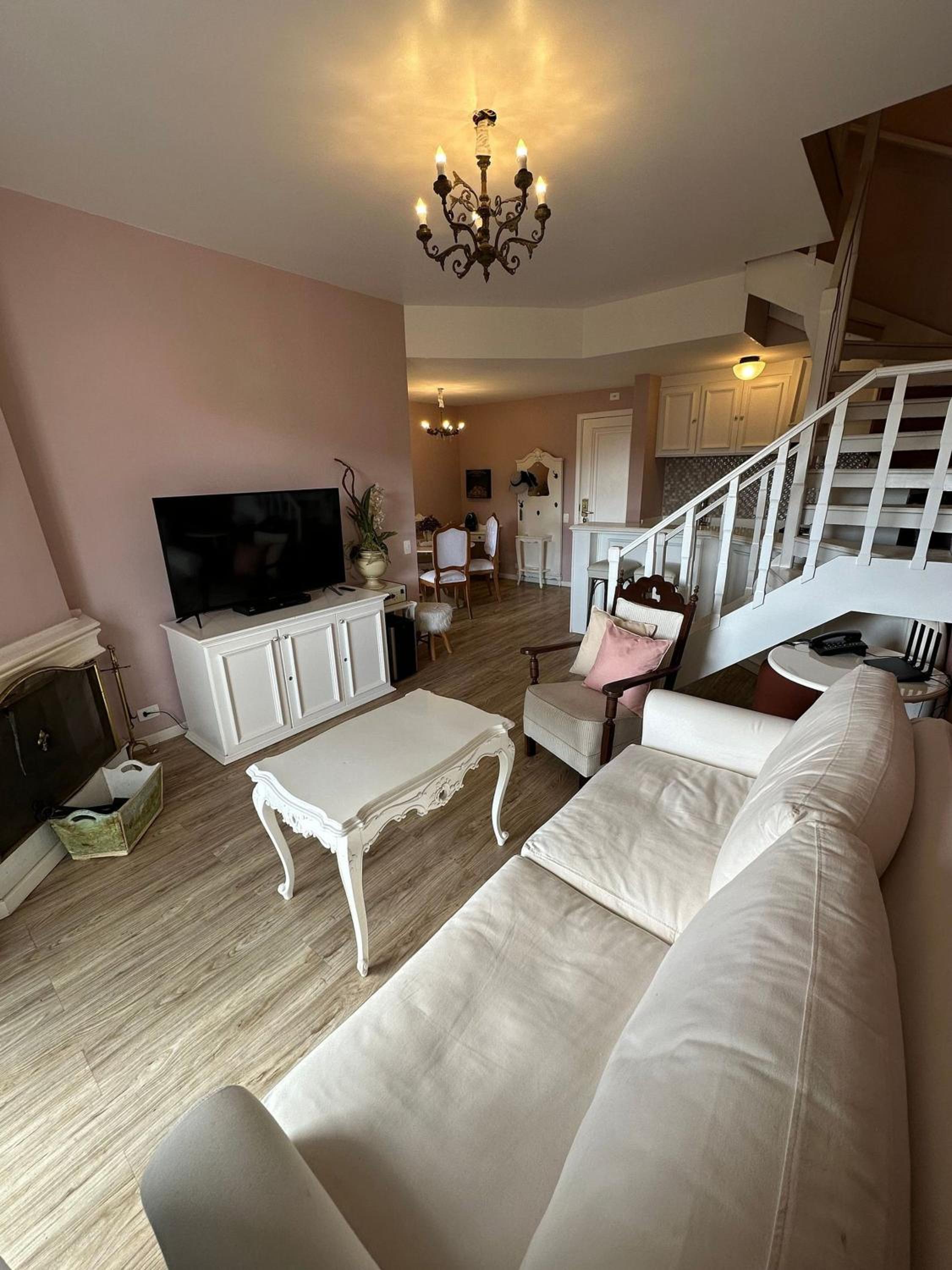 Pink apartment in Castelo for Family
