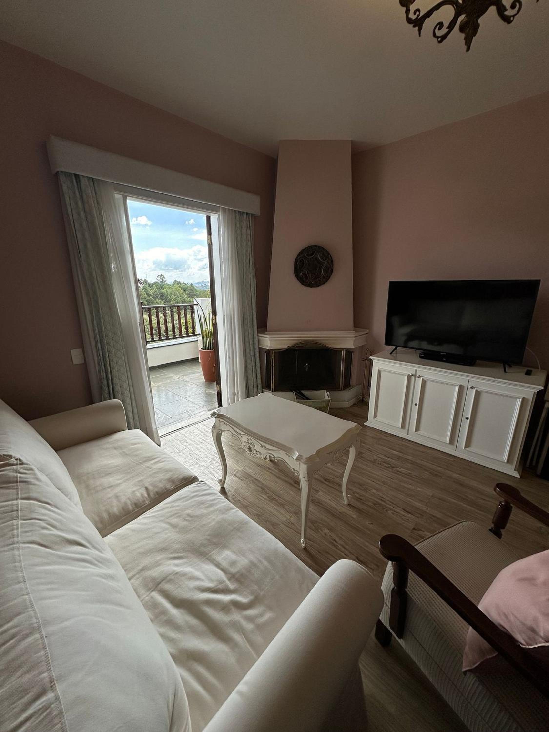 Pink apartment in Castelo for Family