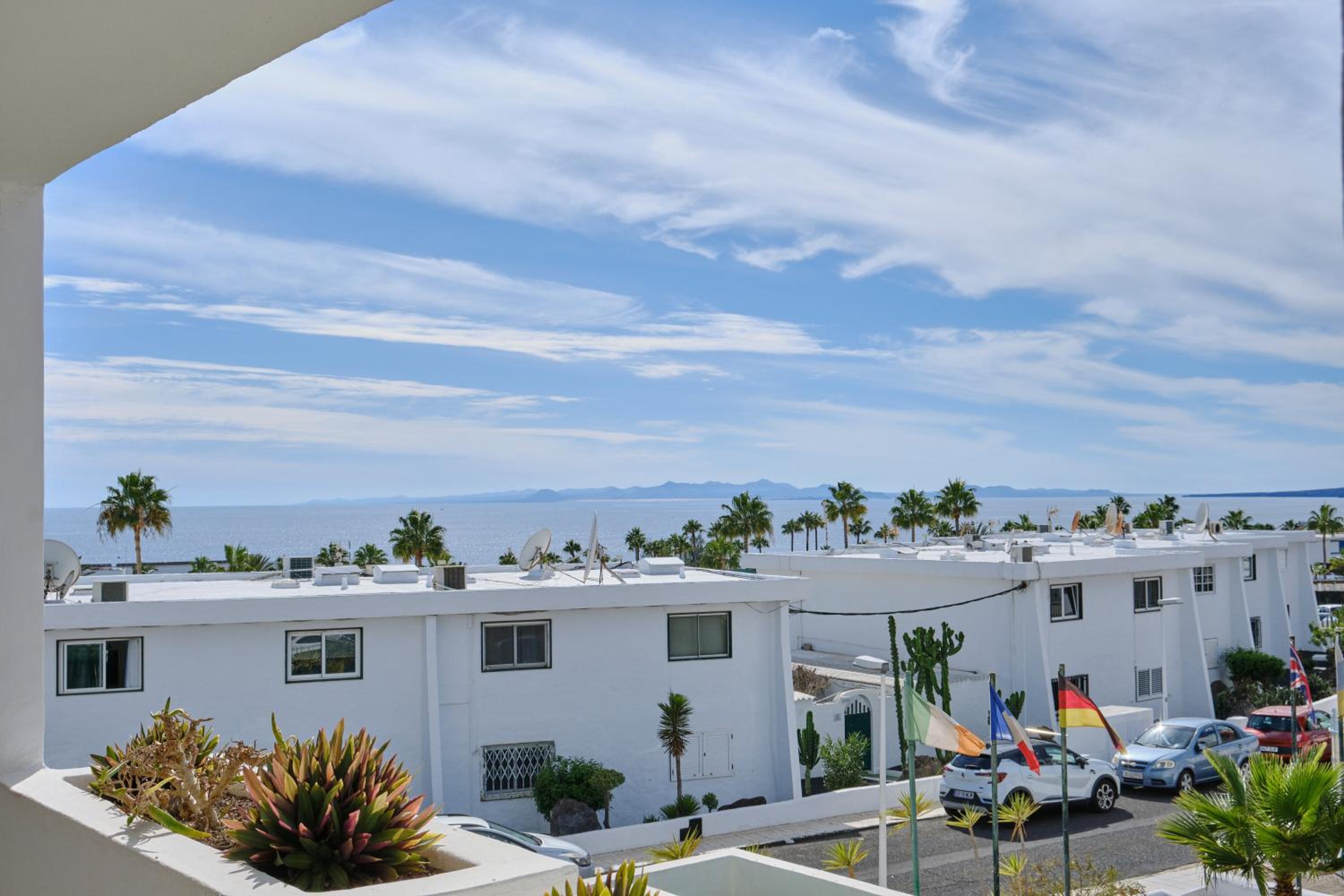 TOP FLOOR OCEAN VIEWS Lanzamar - Renovated Gem with a Sunny, Private Terrace & Elevator & Pool - Puerto del Carmen