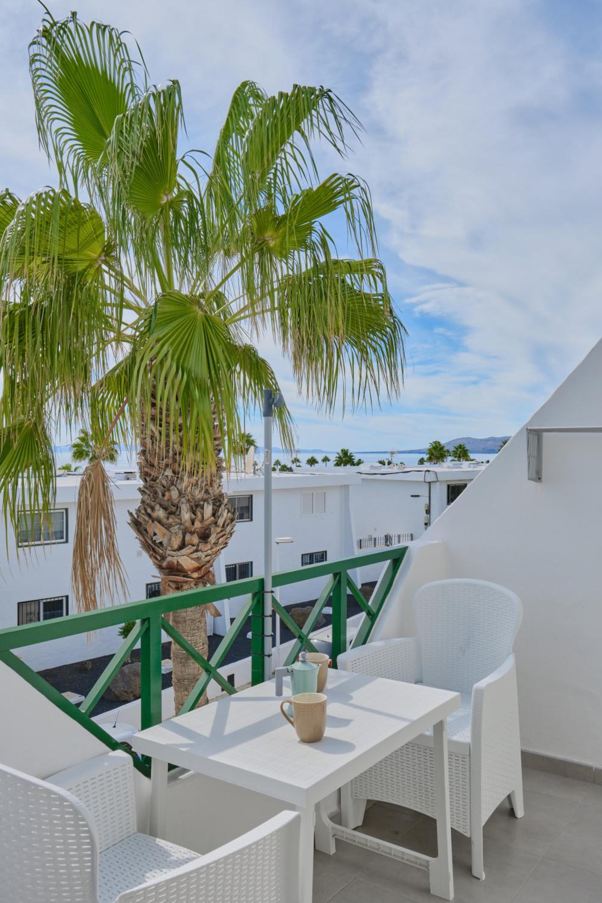 TOP FLOOR OCEAN VIEWS Lanzamar - Renovated Gem with a Sunny, Private Terrace & Elevator & Pool - Puerto del Carmen