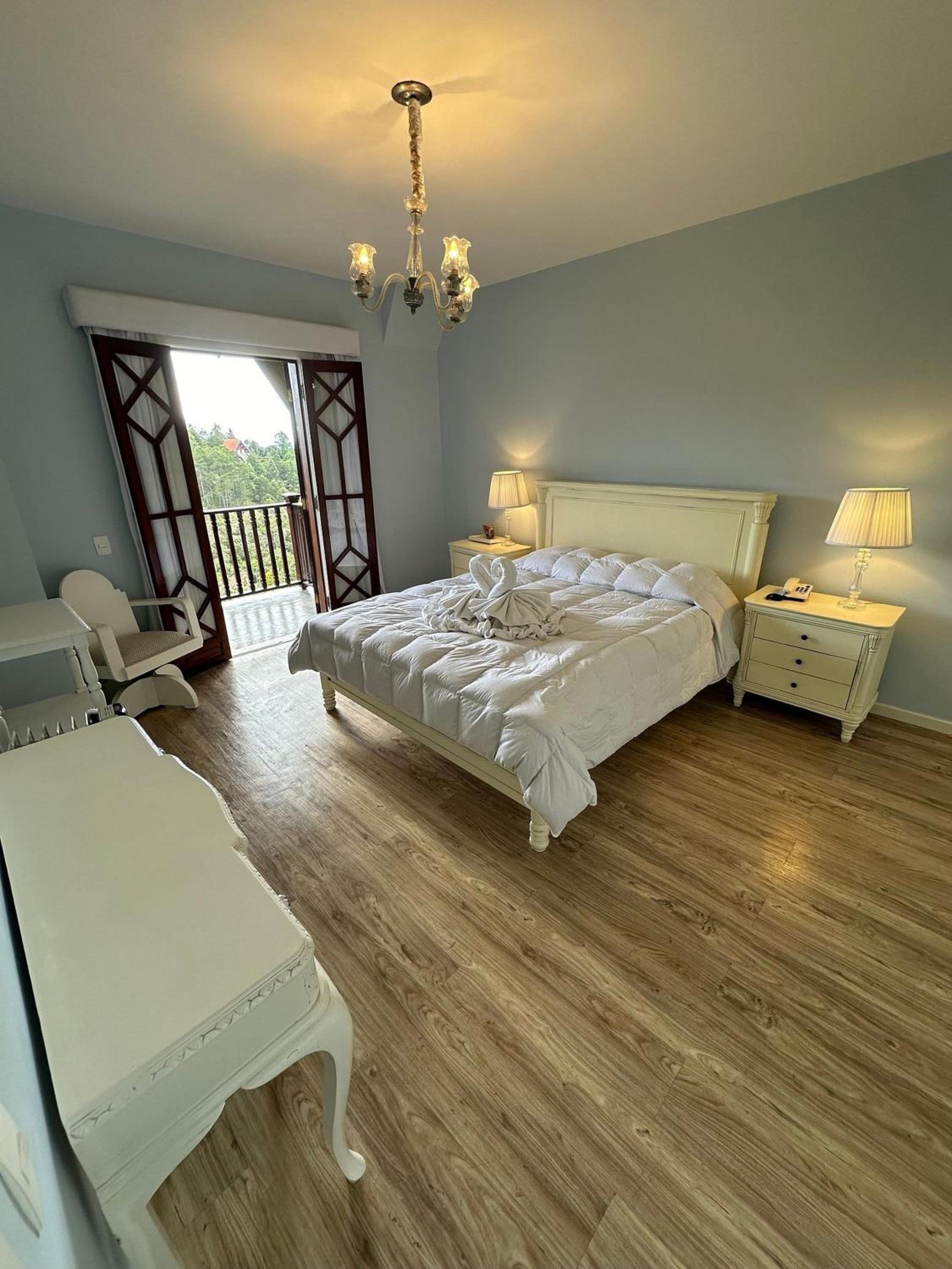 Pink apartment in Castelo for Family
