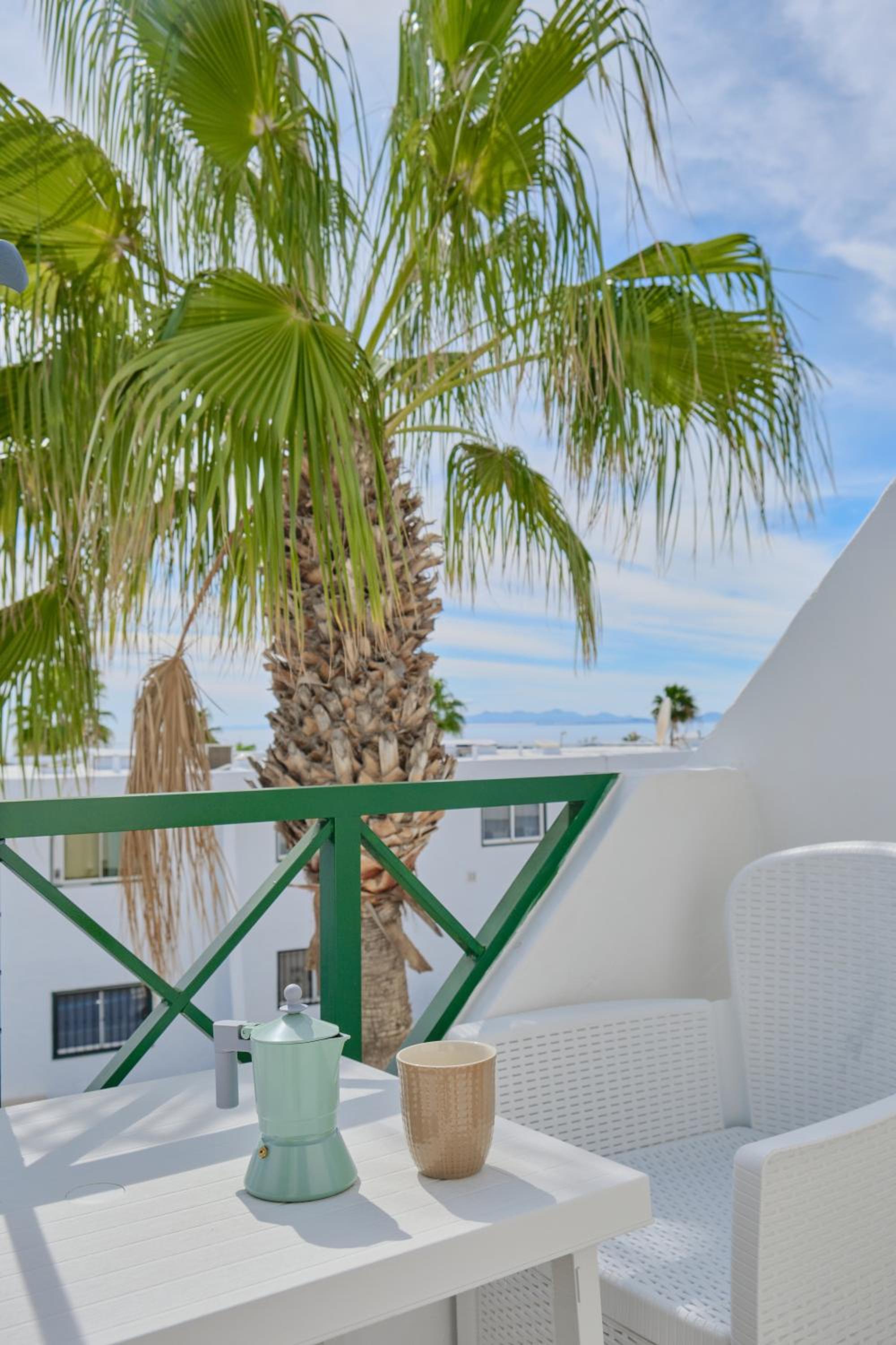 TOP FLOOR OCEAN VIEWS Lanzamar - Renovated Gem with a Sunny, Private Terrace & Elevator & Pool - Puerto del Carmen