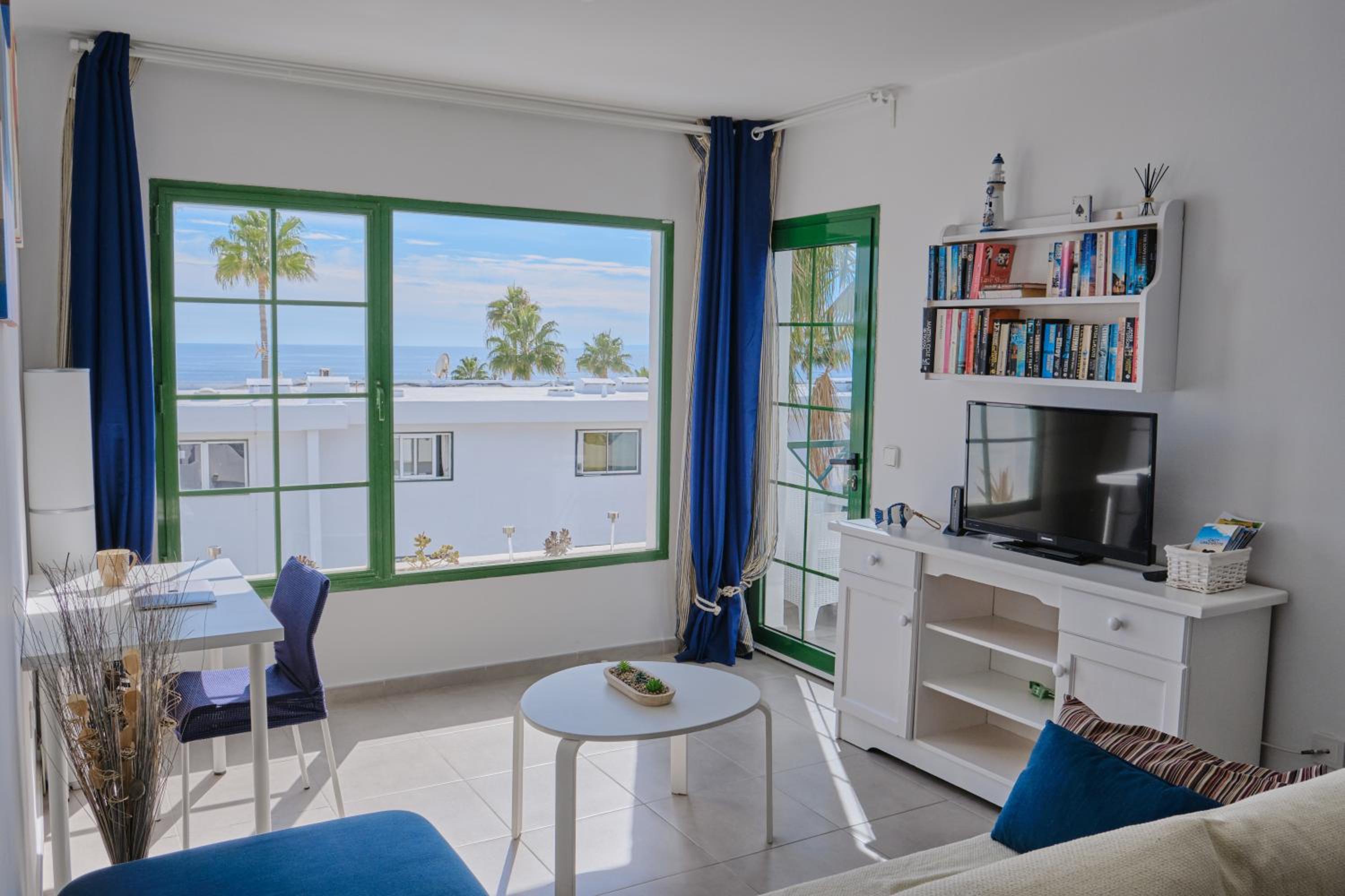 TOP FLOOR OCEAN VIEWS Lanzamar - Renovated Gem with a Sunny, Private Terrace & Elevator & Pool - Puerto del Carmen