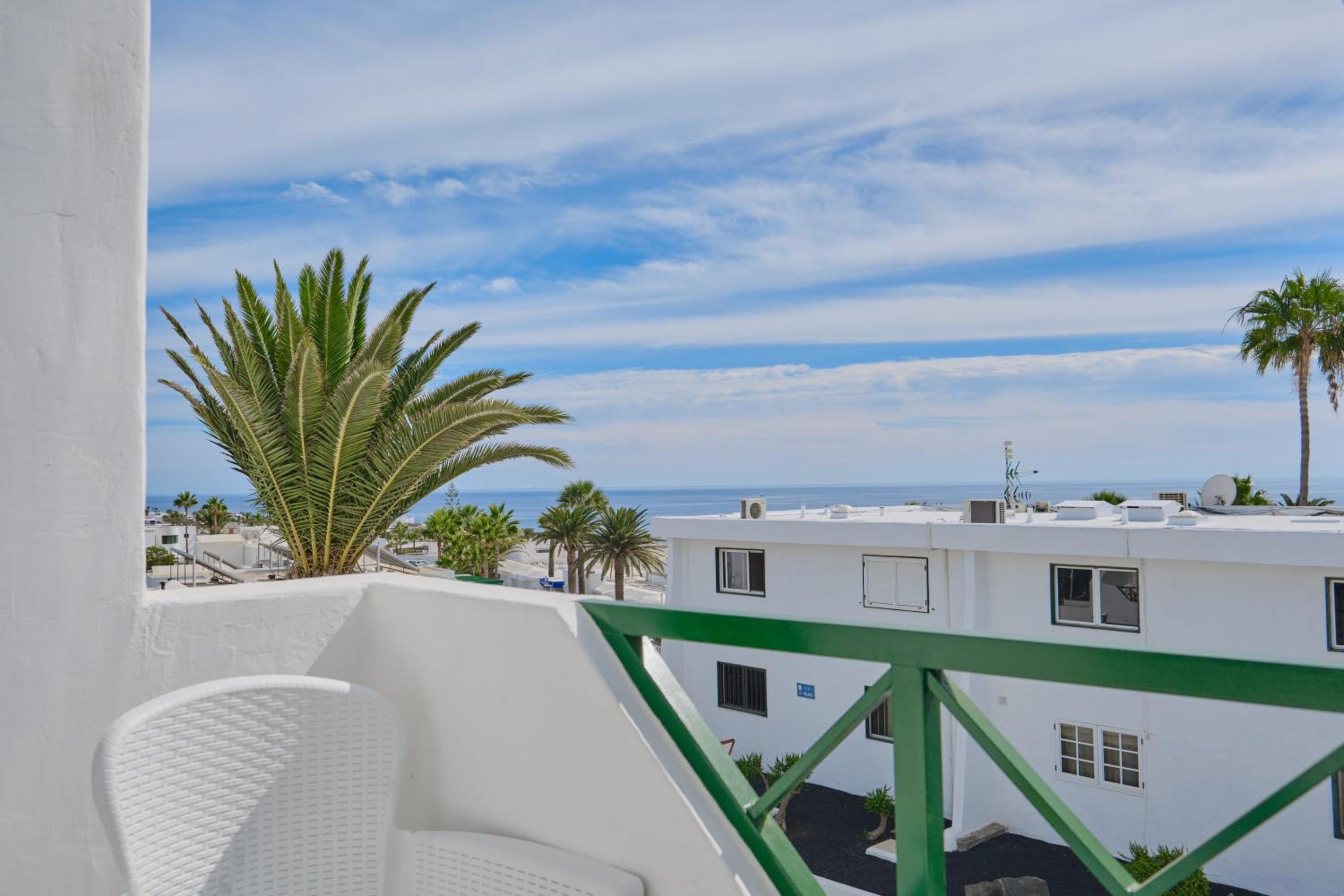 TOP FLOOR OCEAN VIEWS Lanzamar - Renovated Gem with a Sunny, Private Terrace & Elevator & Pool - Puerto del Carmen