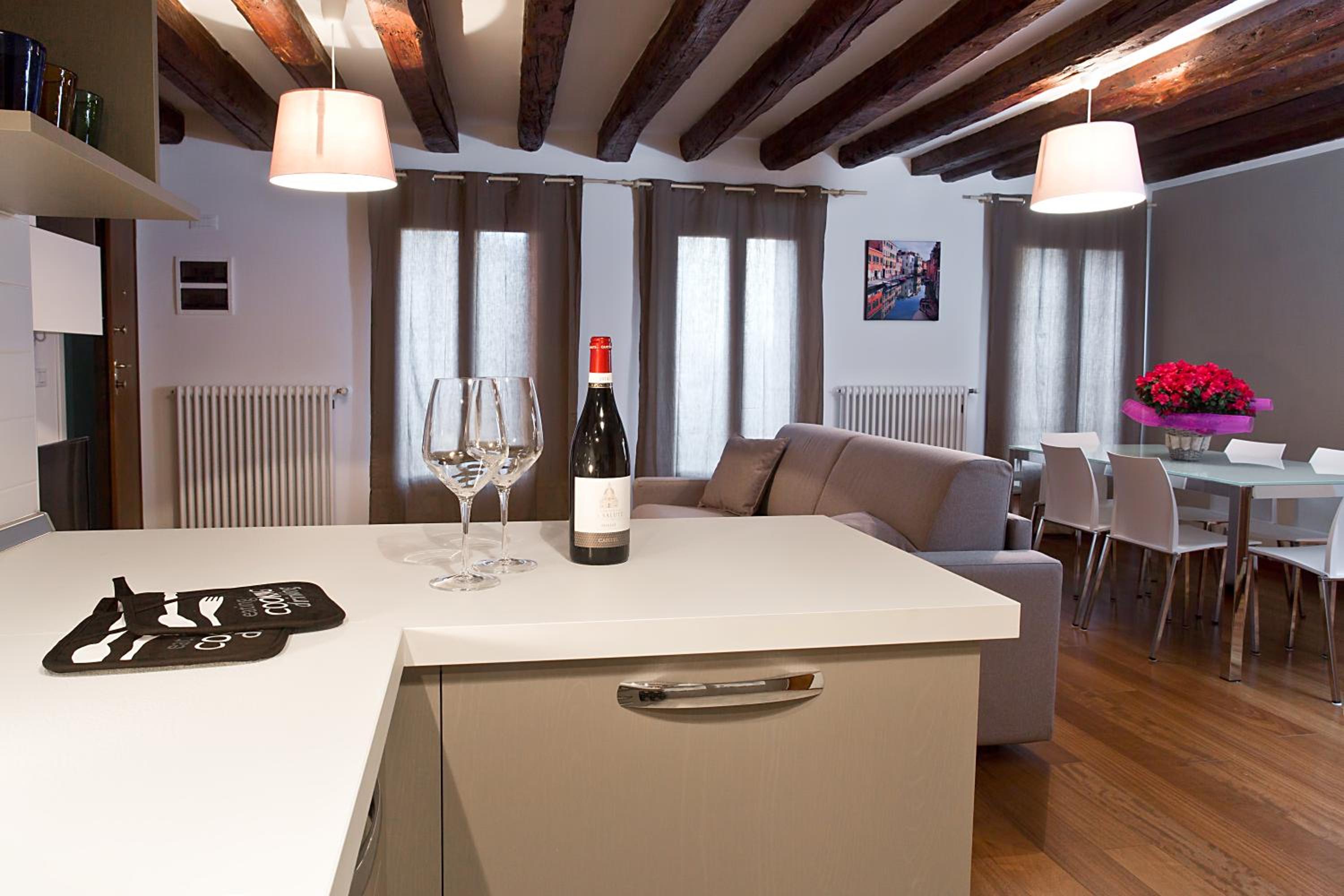 Good Wine Apartments