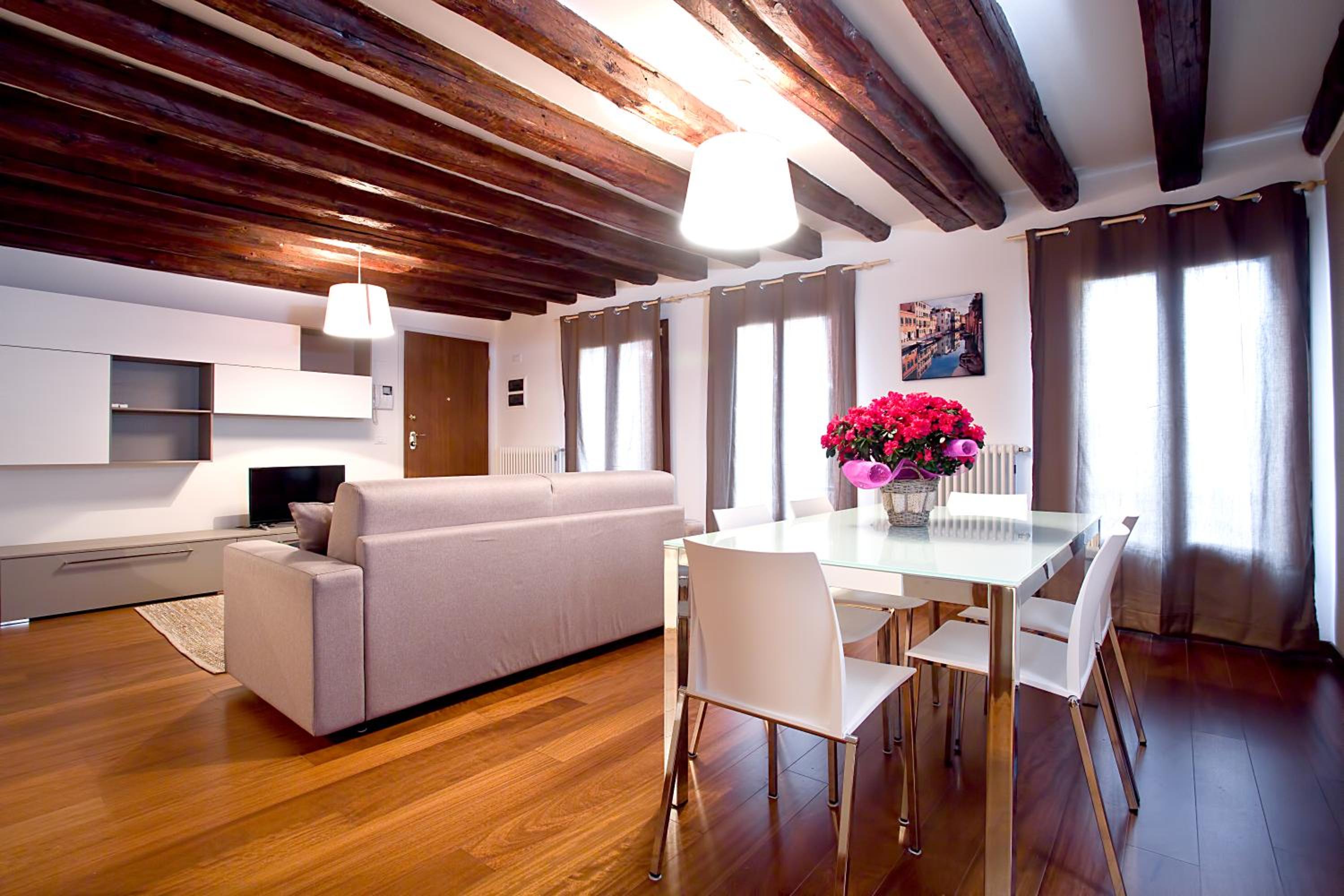 Good Wine Apartments