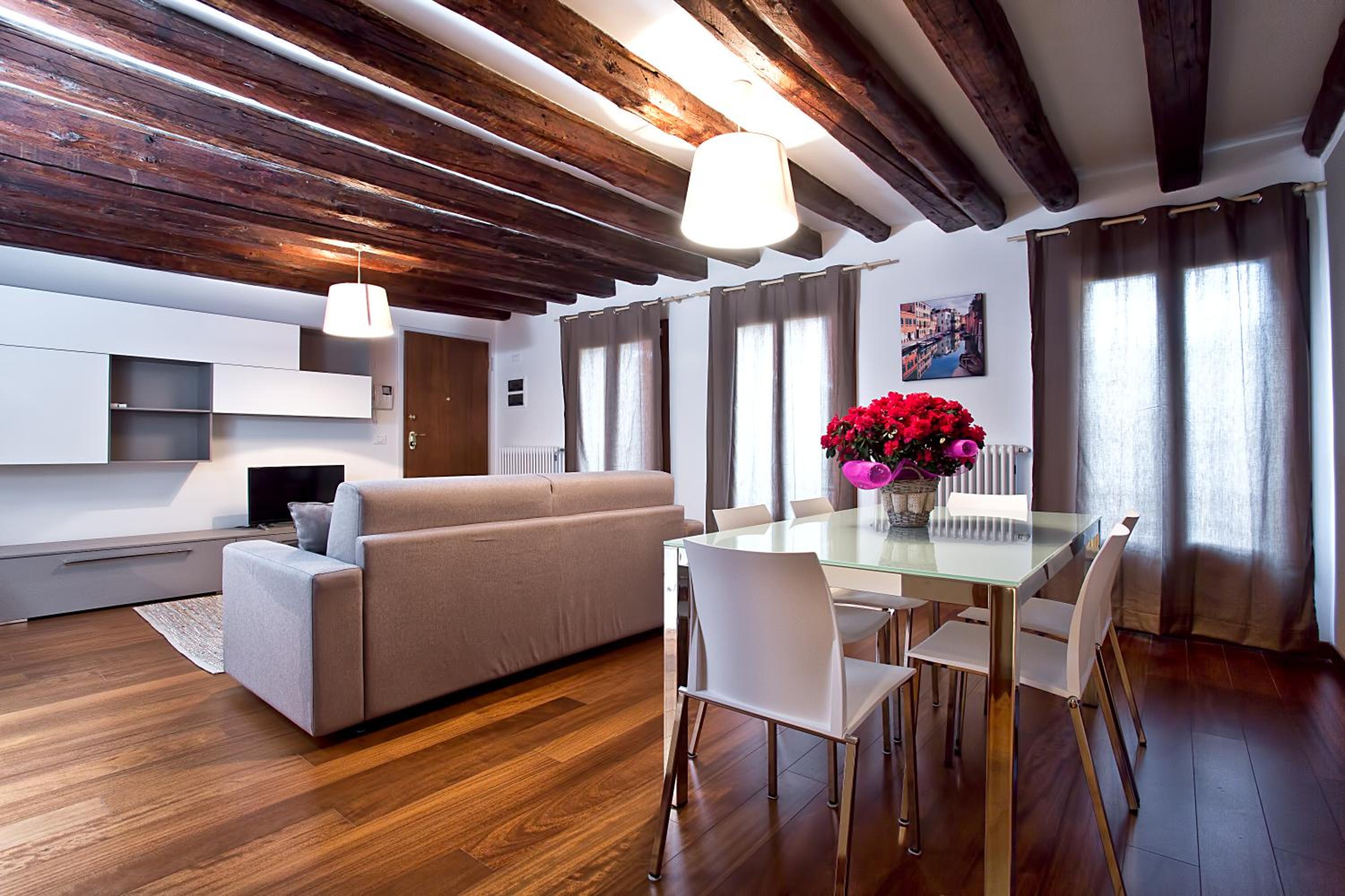 Good Wine Apartments