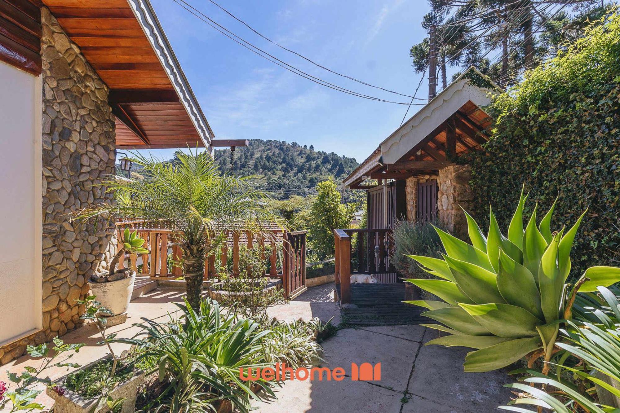 Casa em Campos do Jordão com Varanda e Lareira