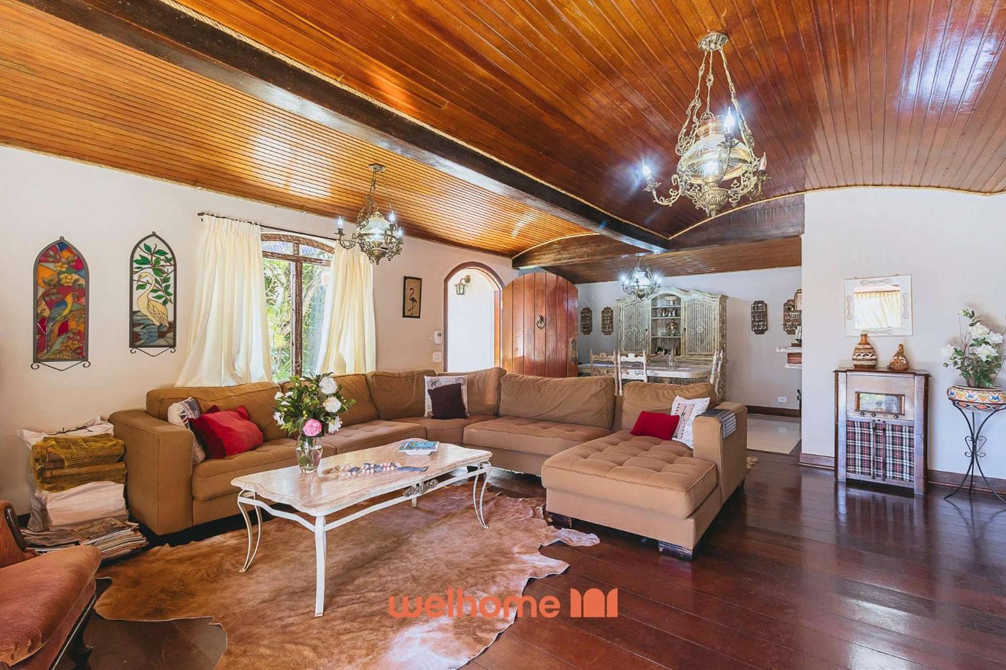 Casa em Campos do Jordão com Varanda e Lareira