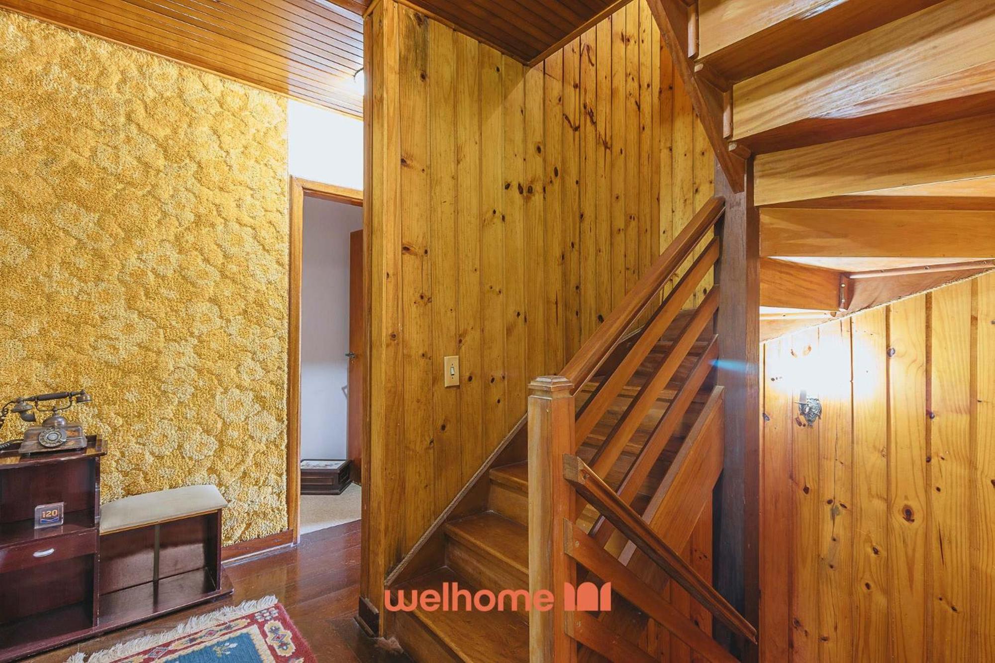 Casa em Campos do Jordão com Varanda e Lareira