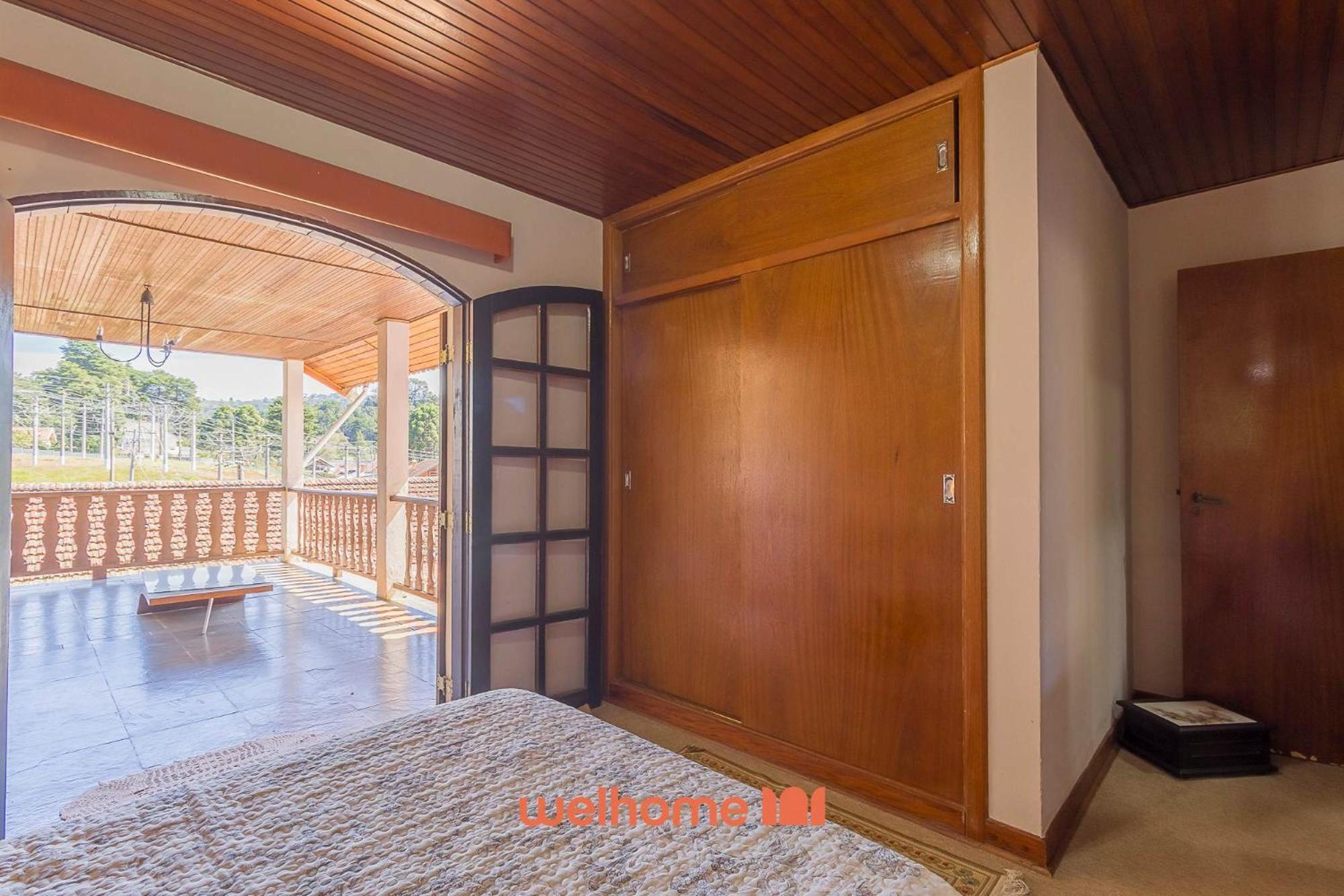 Casa em Campos do Jordão com Varanda e Lareira