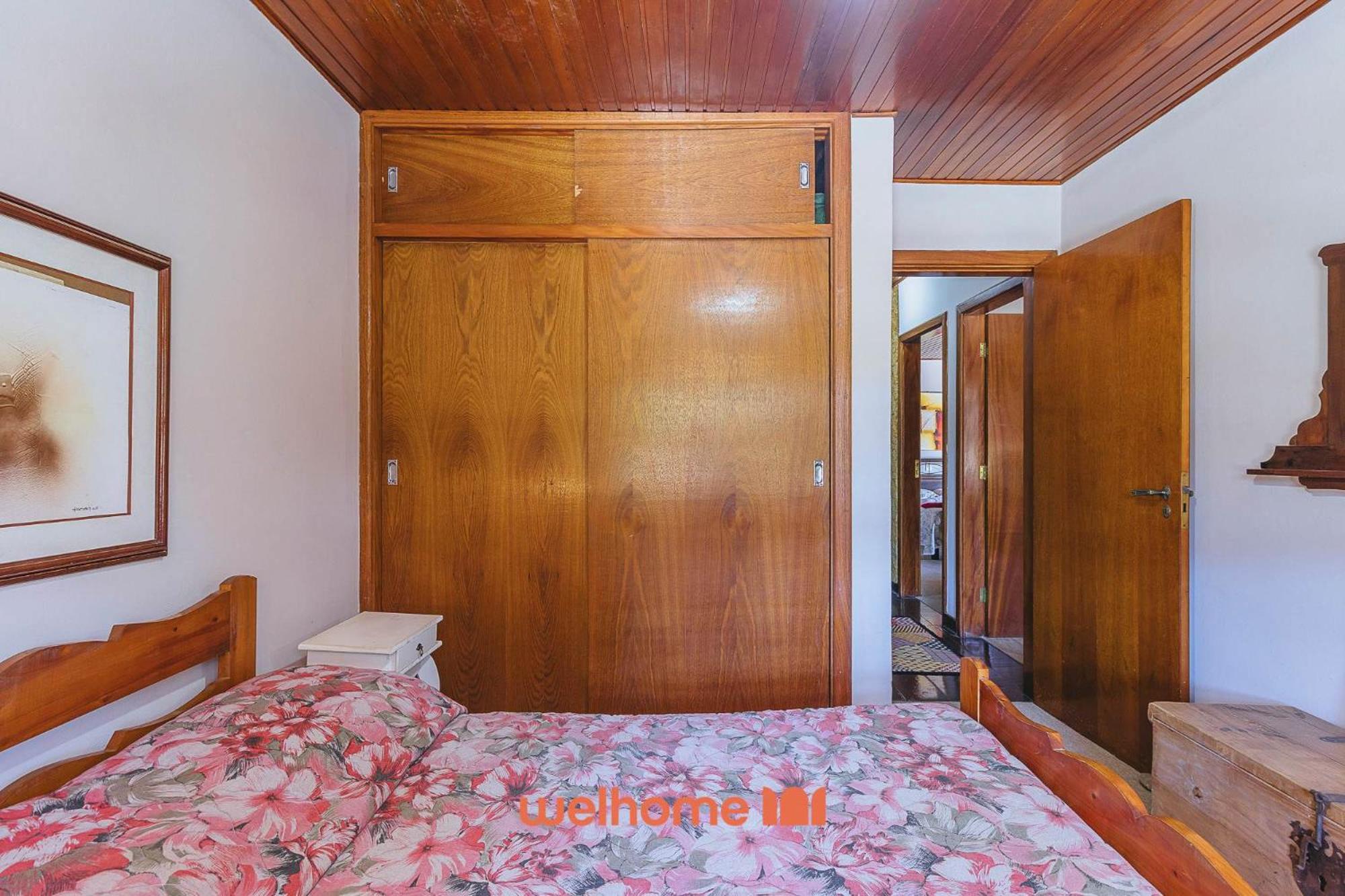 Casa em Campos do Jordão com Varanda e Lareira