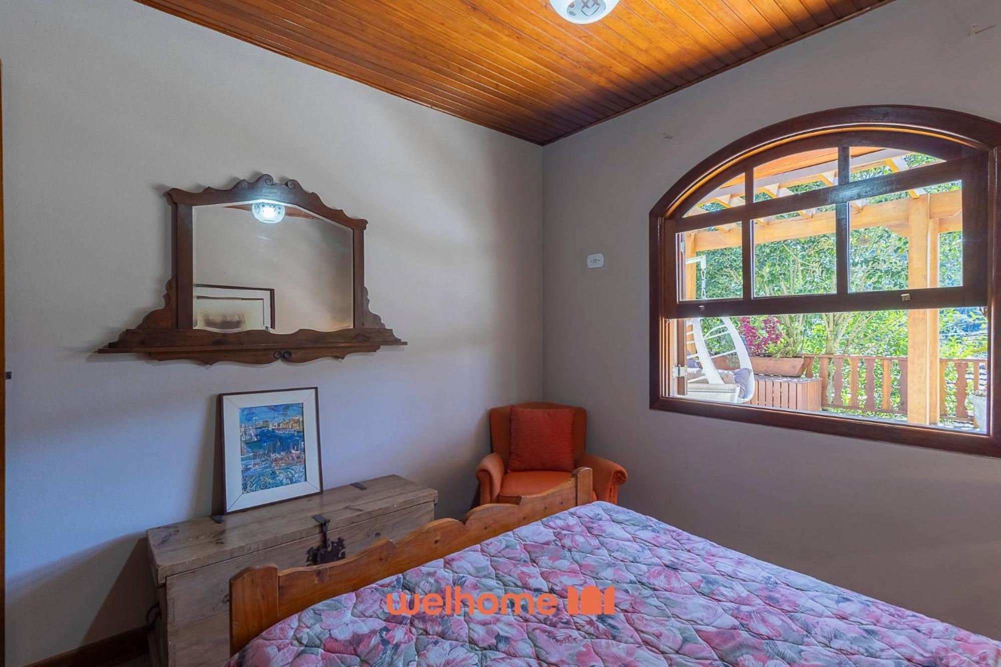 Casa em Campos do Jordão com Varanda e Lareira