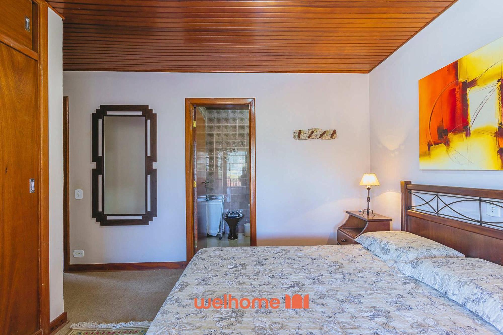 Casa em Campos do Jordão com Varanda e Lareira