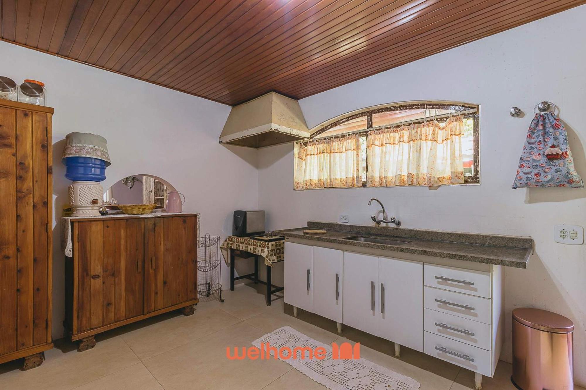 Casa em Campos do Jordão com Varanda e Lareira
