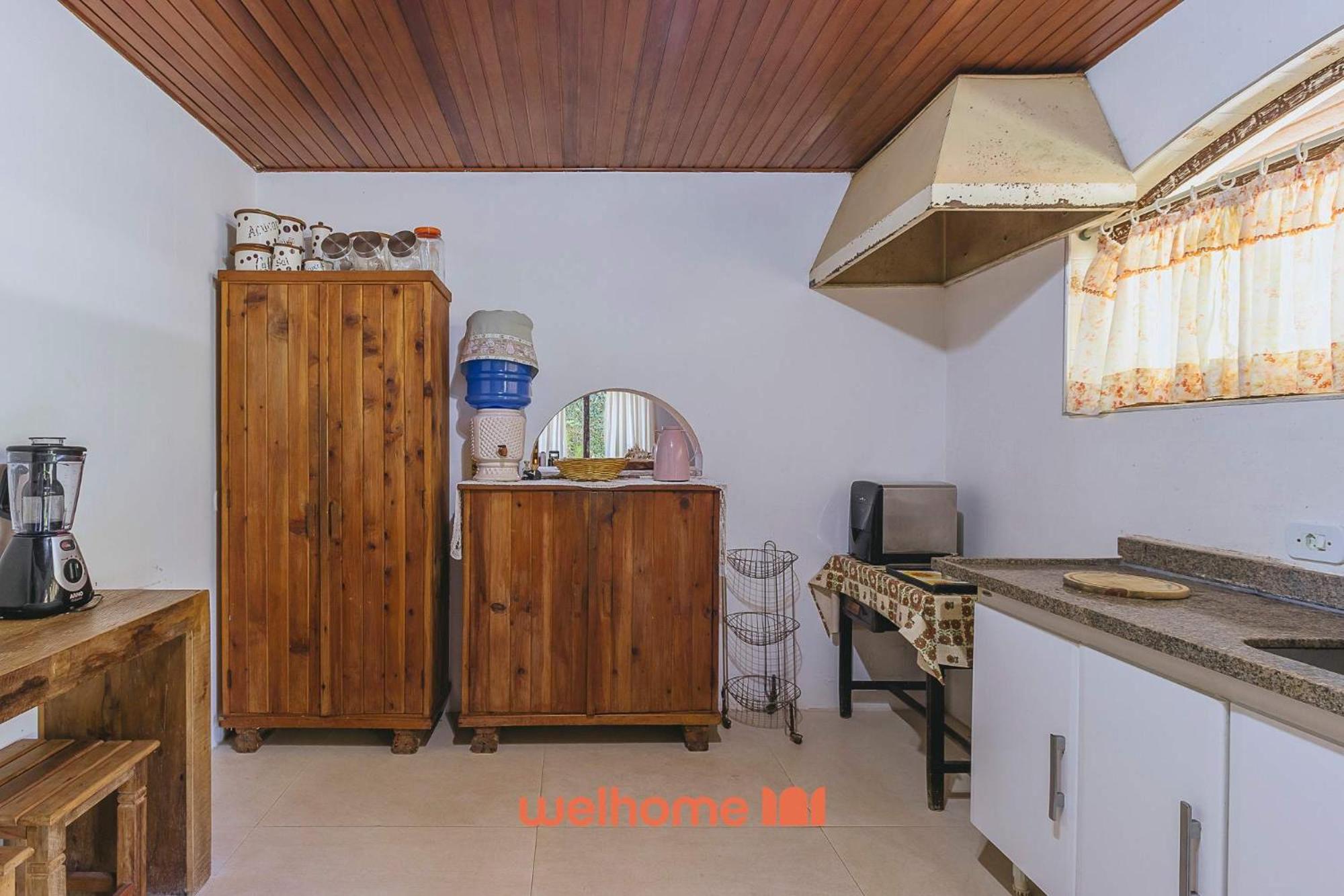 Casa em Campos do Jordão com Varanda e Lareira