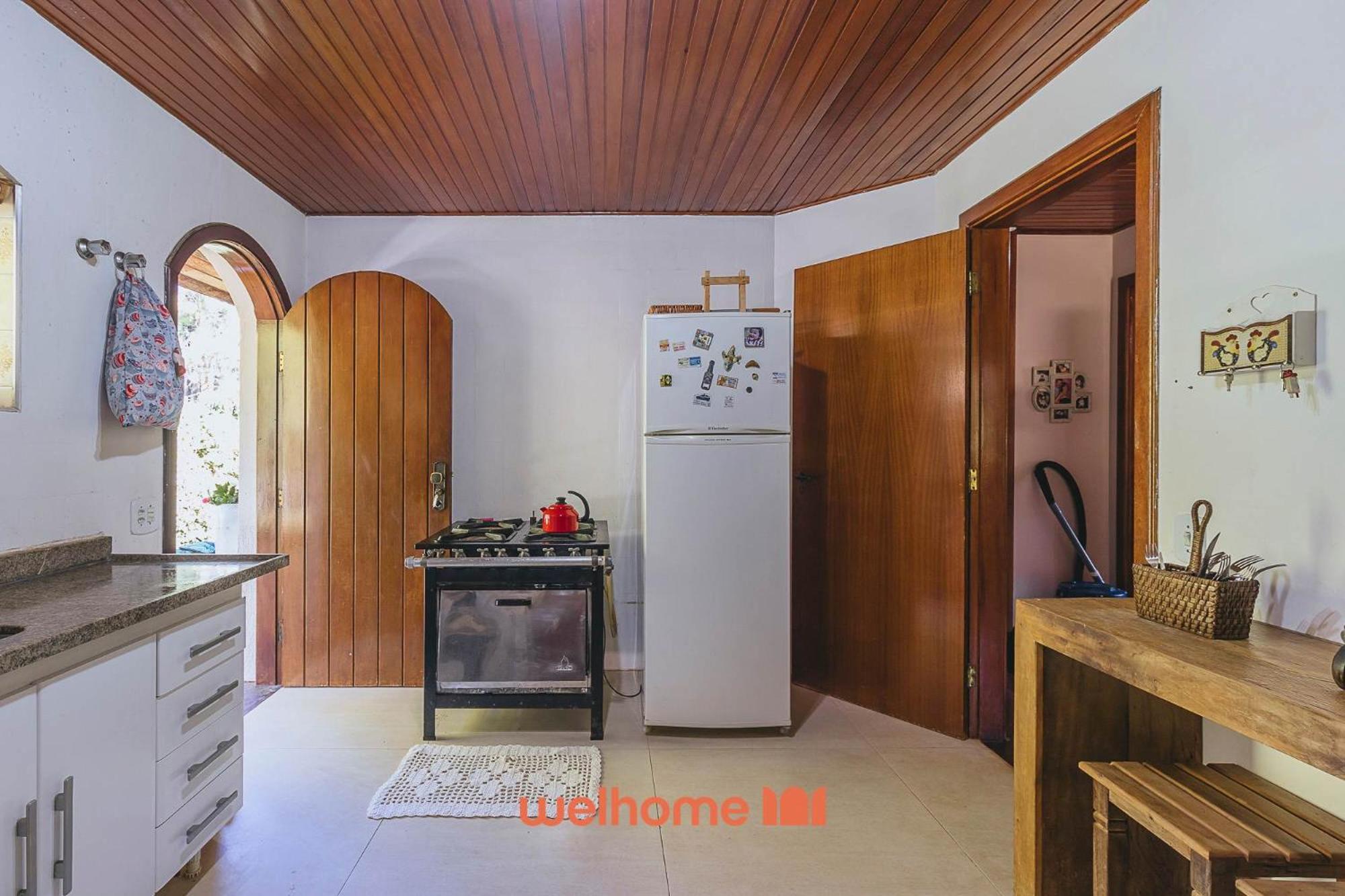 Casa em Campos do Jordão com Varanda e Lareira