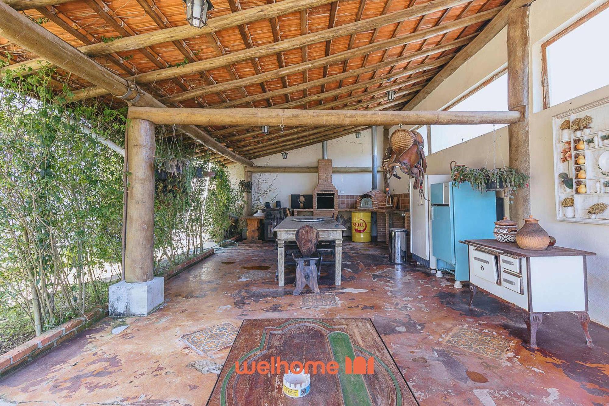 Casa em Campos do Jordão com Varanda e Lareira