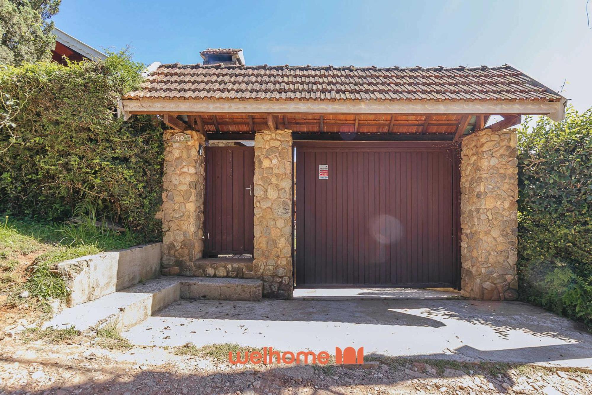 Casa em Campos do Jordão com Varanda e Lareira