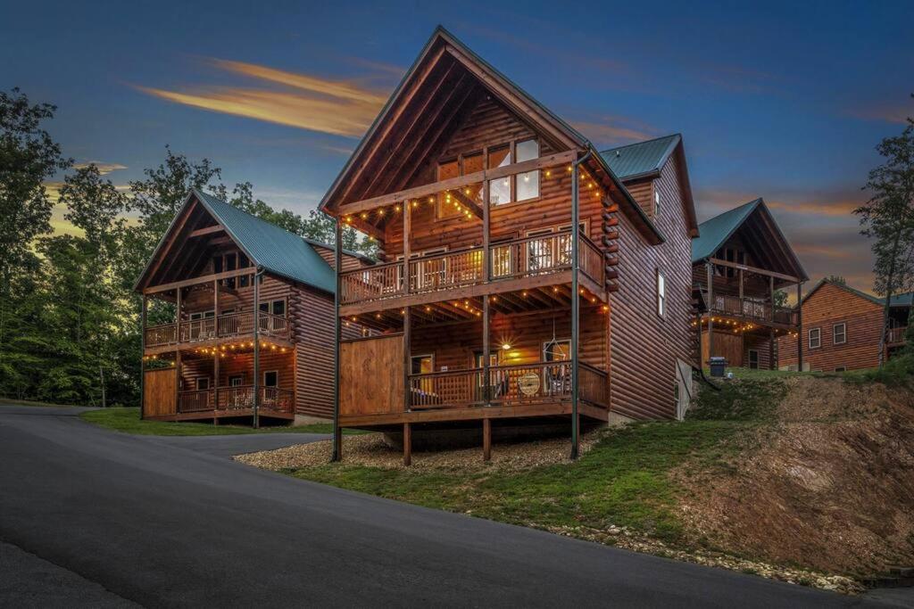 Holiday Hideaway 3 BR - Best Location and Views, Hot Tub, Theater, Sleeps 12 view 5