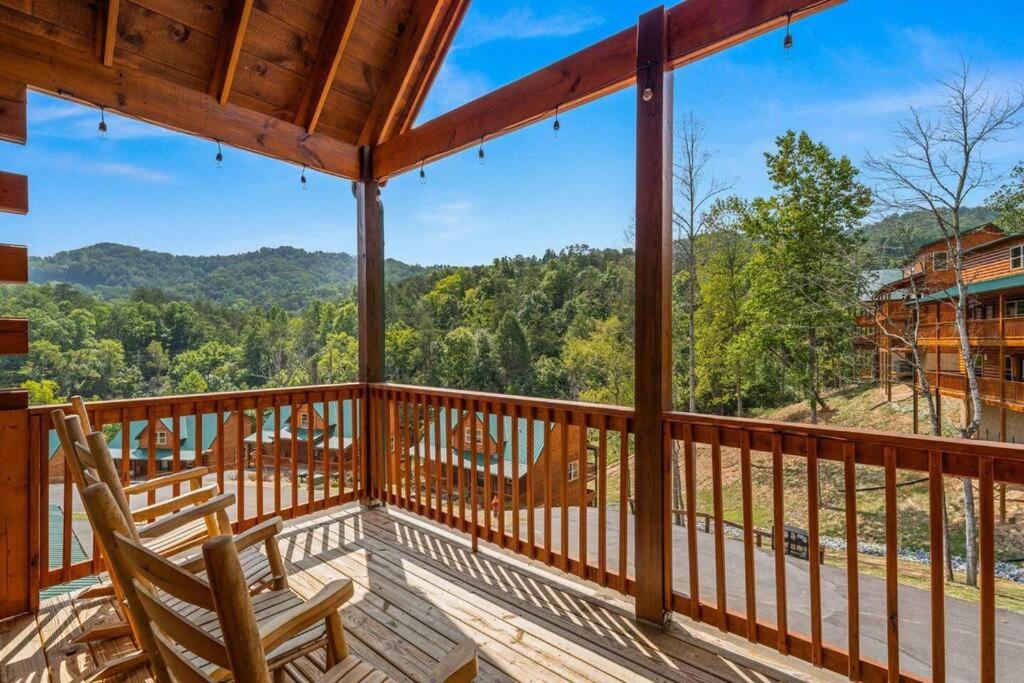 Holiday Hideaway 3 BR - Best Location and Views, Hot Tub, Theater, Sleeps 12 view 4