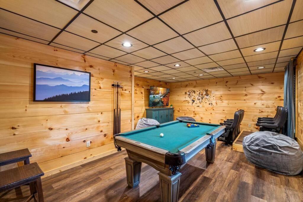 Holiday Hideaway 3 BR - Best Location and Views, Hot Tub, Theater, Sleeps 12 view 2
