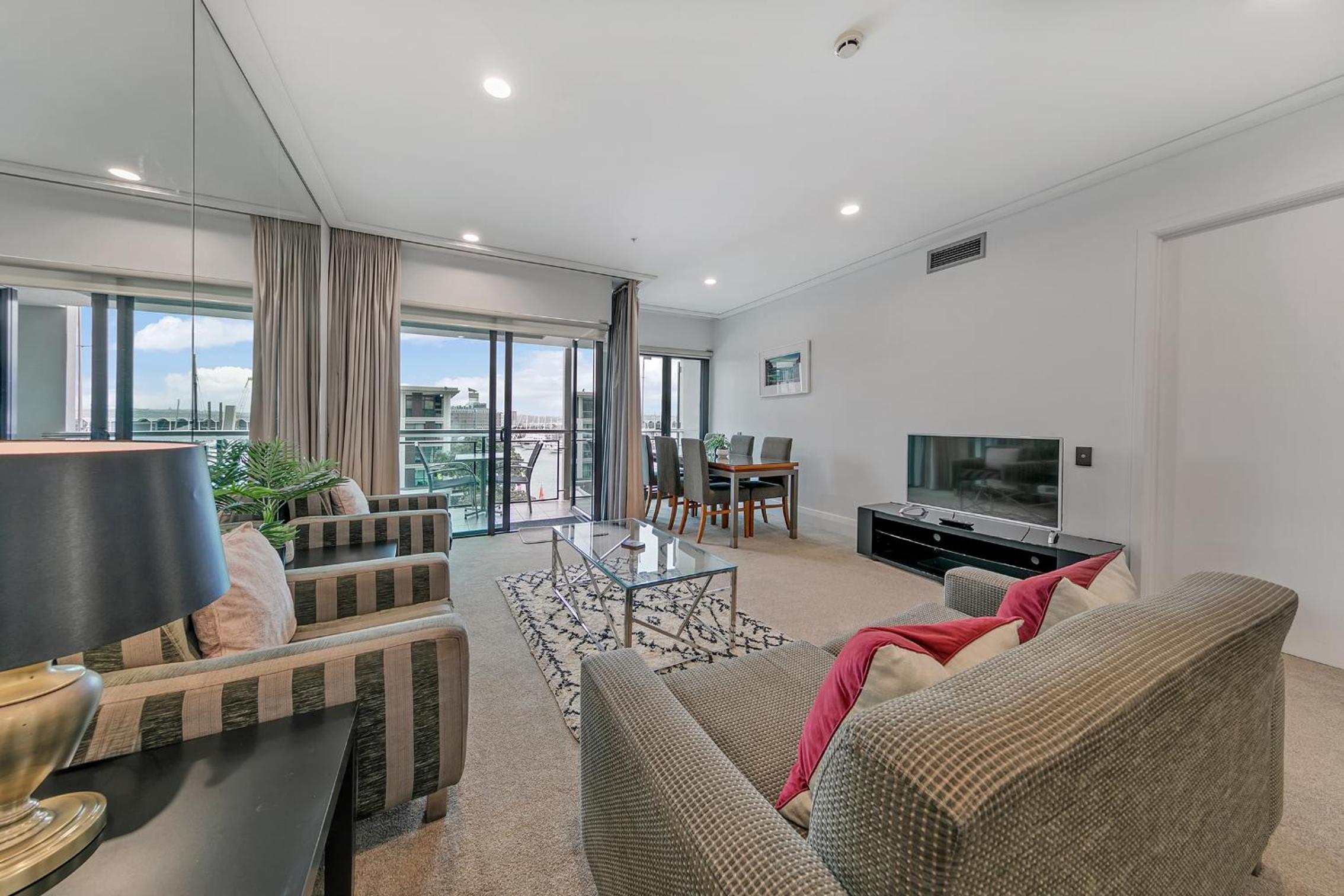 Elegant Waterfront Apartment with Harbour View view 2