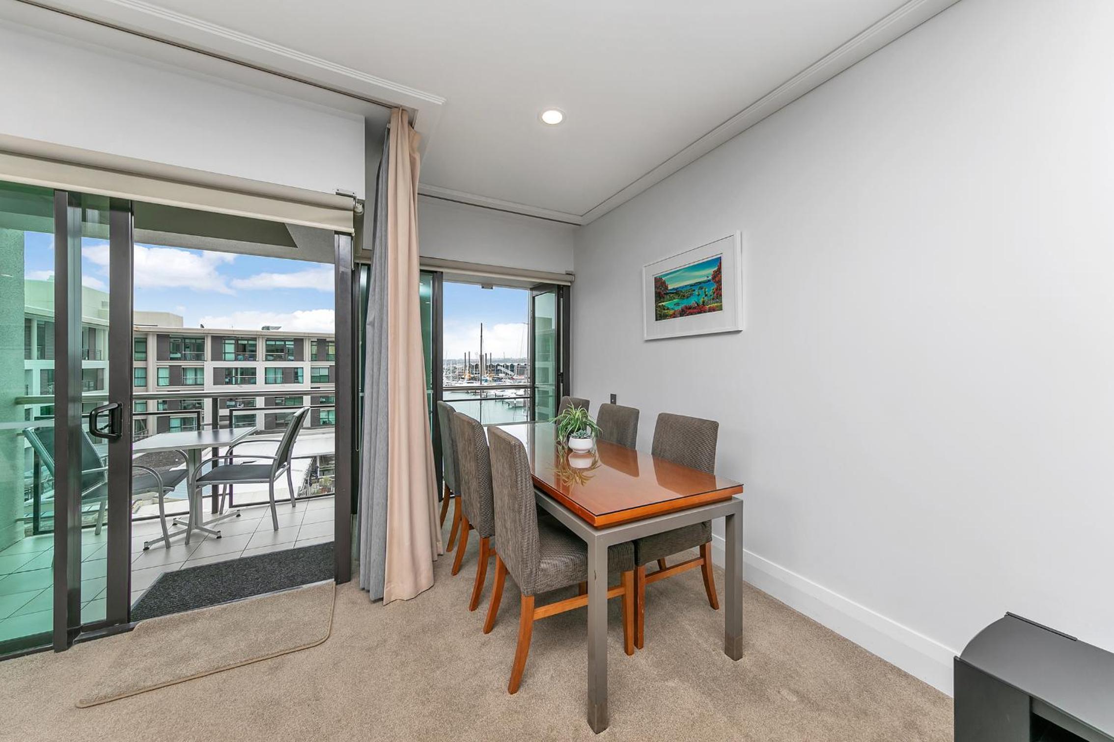Elegant Waterfront Apartment with Harbour View view 3