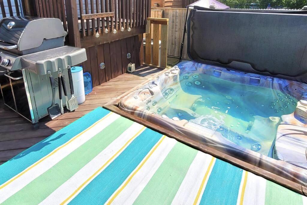Steps to Beach with Hot Tub