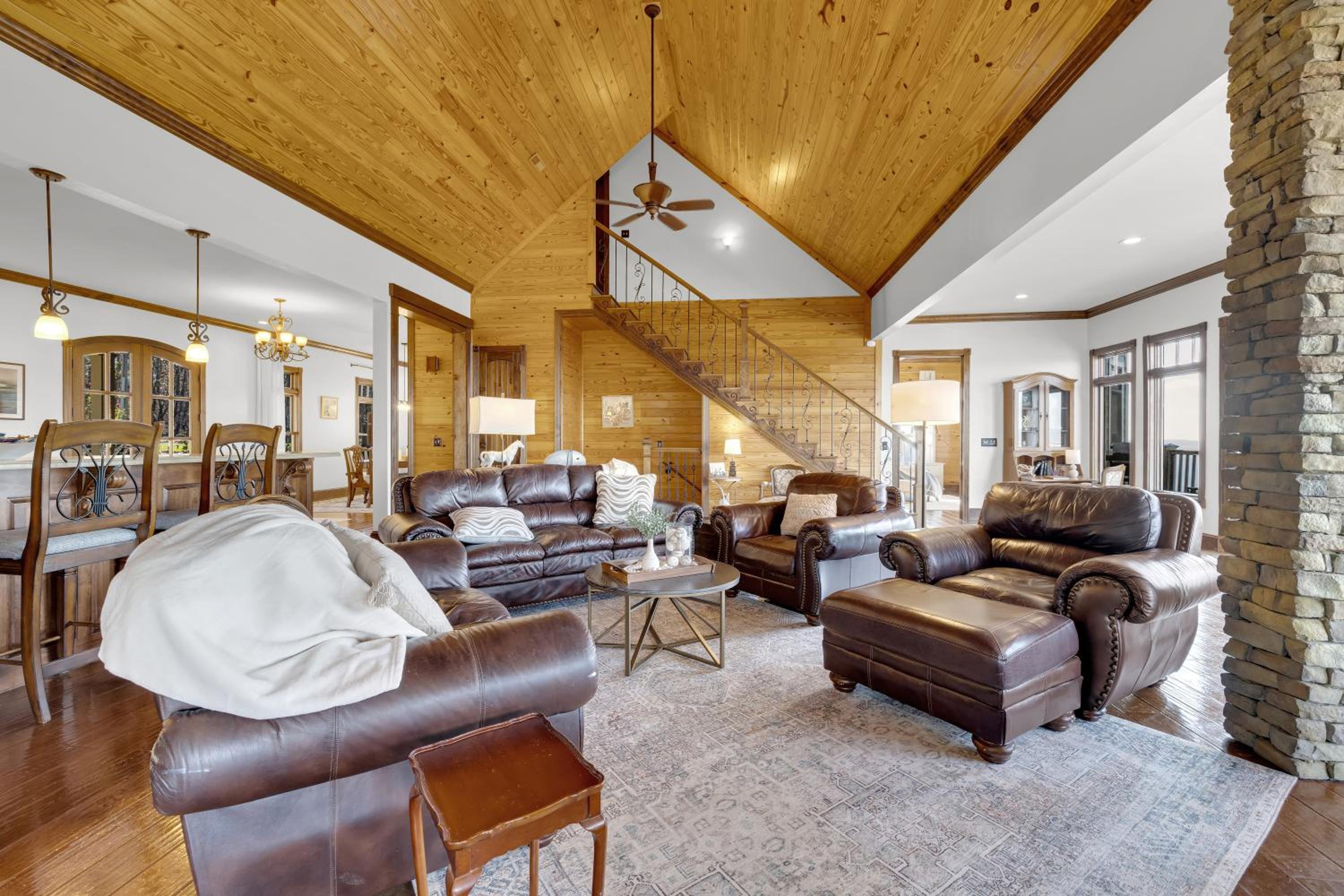 The Lodge in Mentone view 4