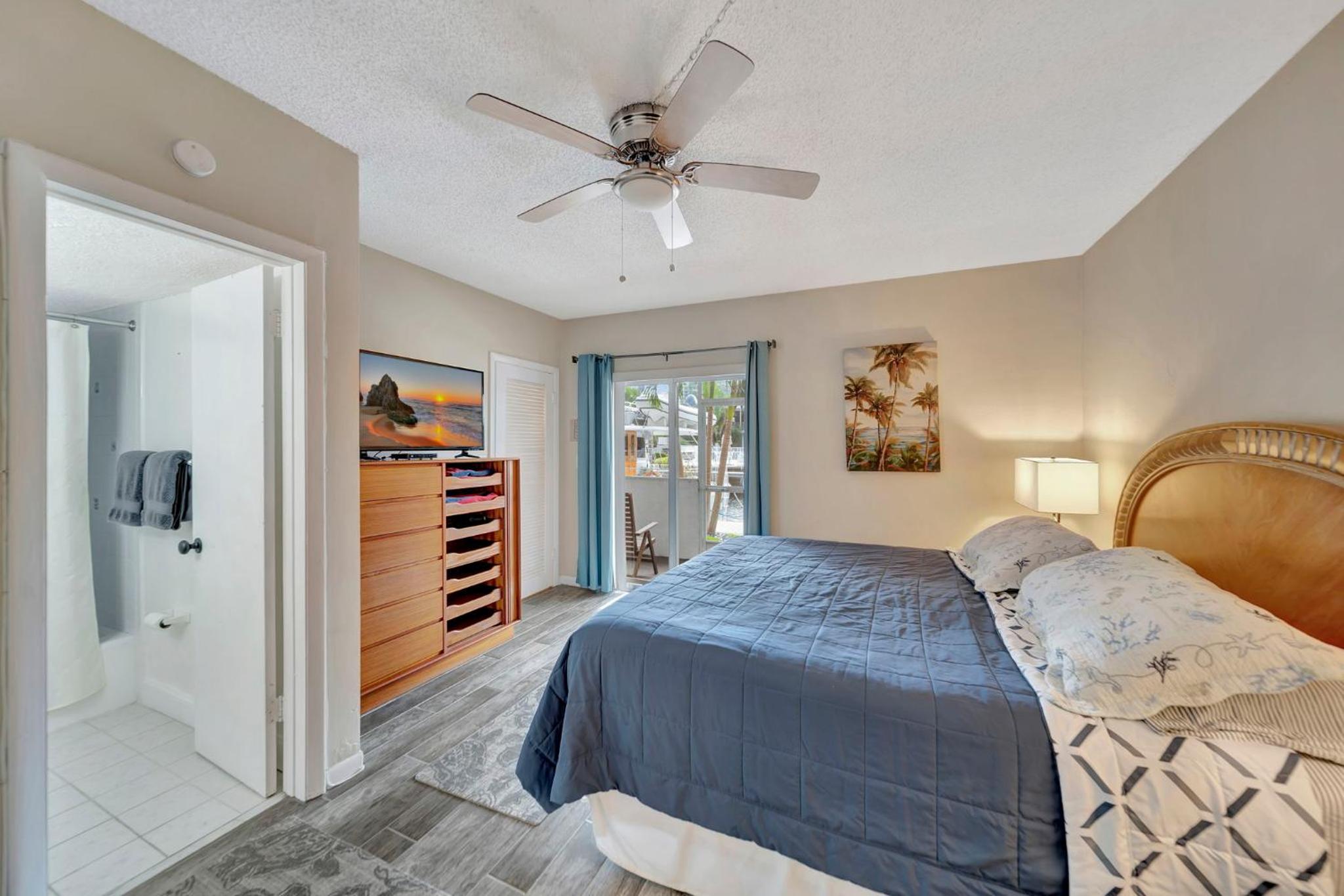 Woods Properties - a block to the beach! view 4