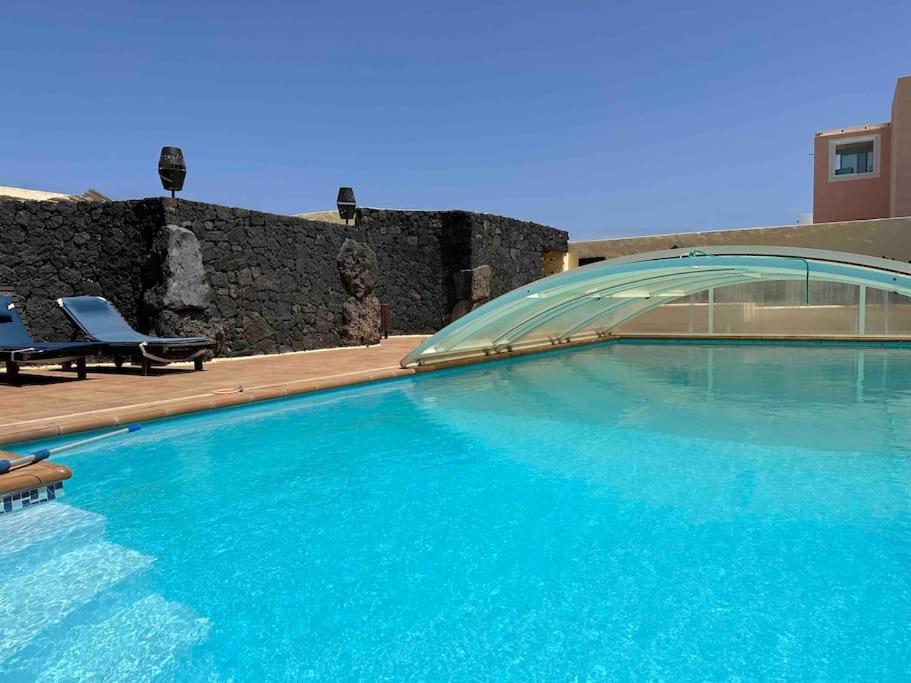 Luxury Canarian villa with large pool and guesthouse photo 4