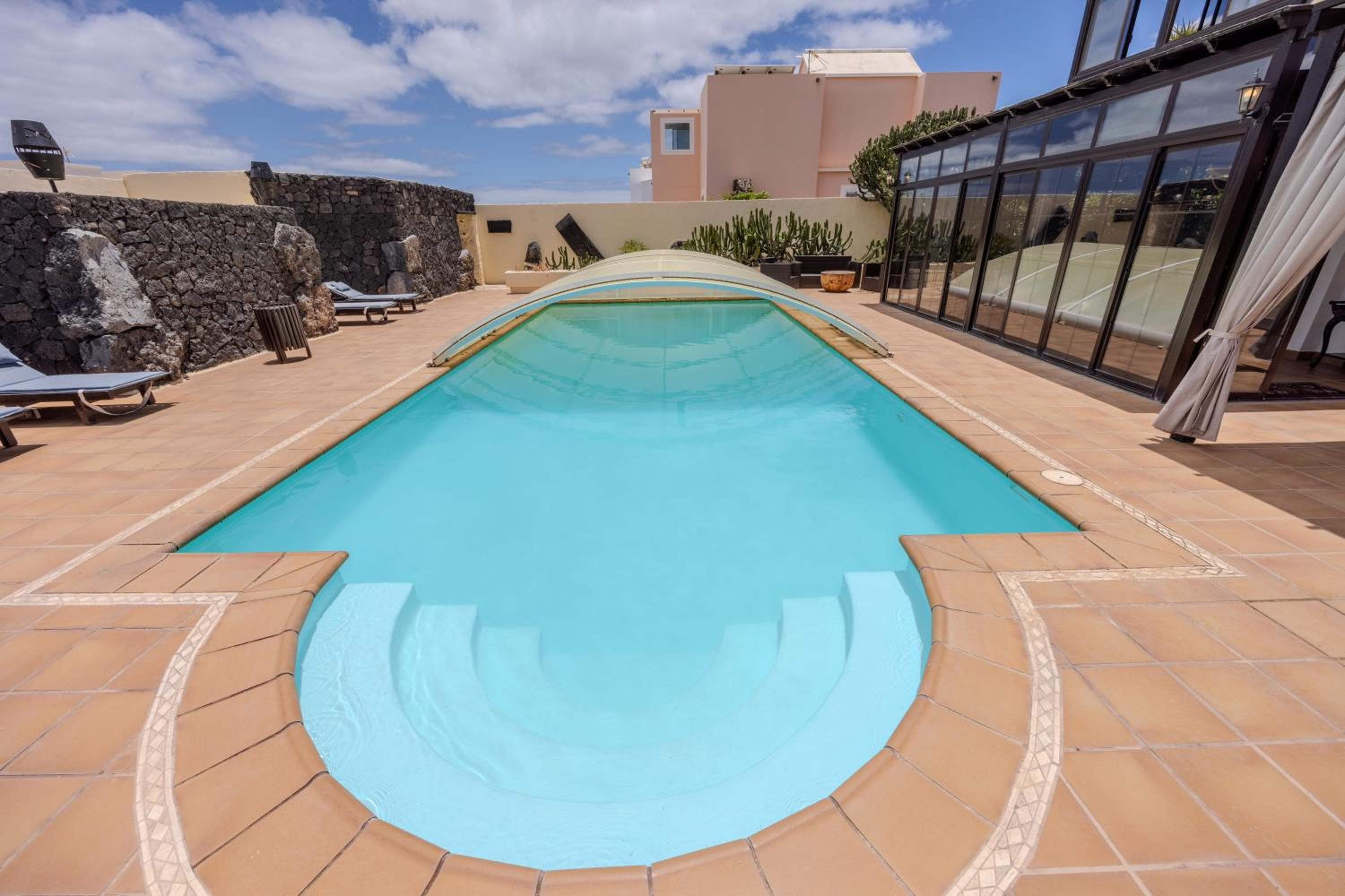 Luxury Canarian villa with large pool and guesthouse