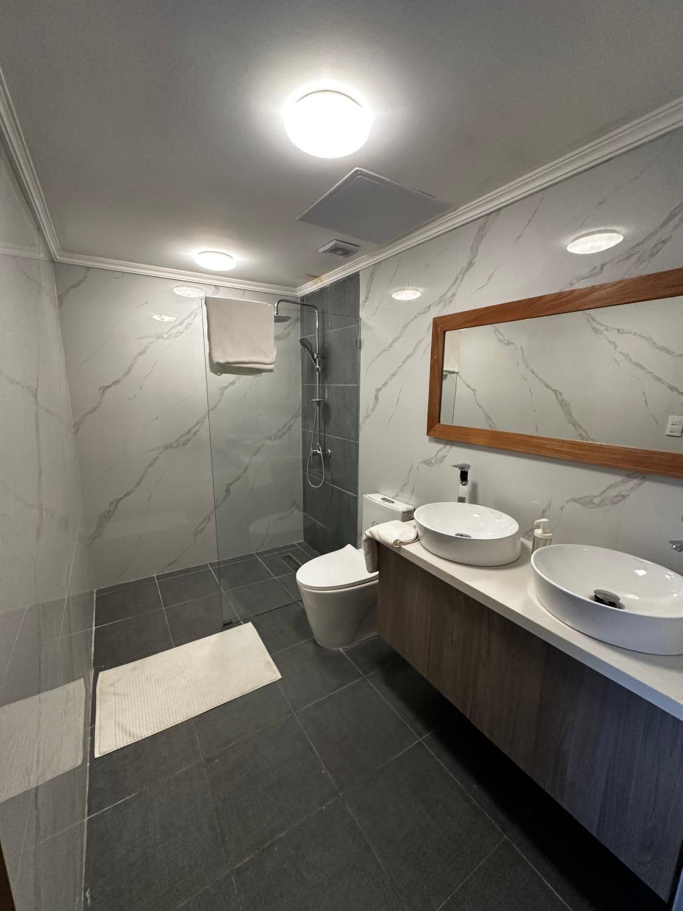 Gold Reef 101 - Exclusiv 2 BR mit Pool, Beach Shuttle und Tiefgarage