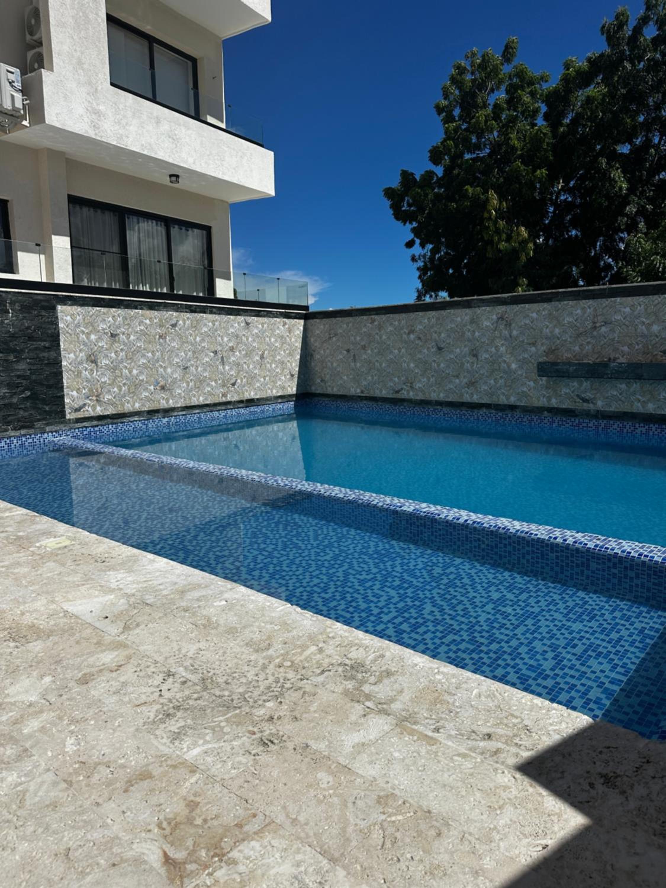 Gold Reef 101 - Exclusiv 2 BR mit Pool, Beach Shuttle und Tiefgarage