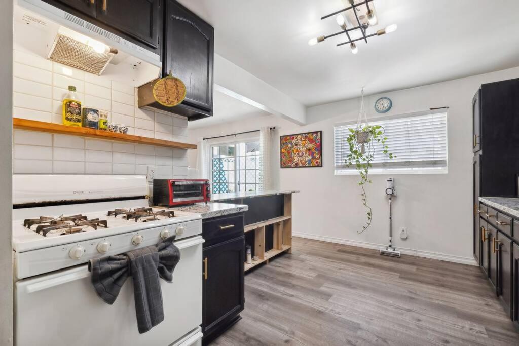 Work, Study, Fun Gem Near DTLA, CalState & Dodgers