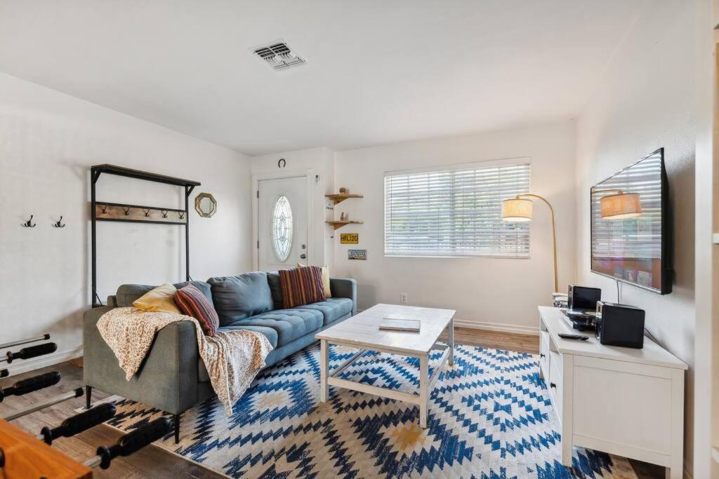 Work, Study, Fun Gem Near DTLA, CalState & Dodgers