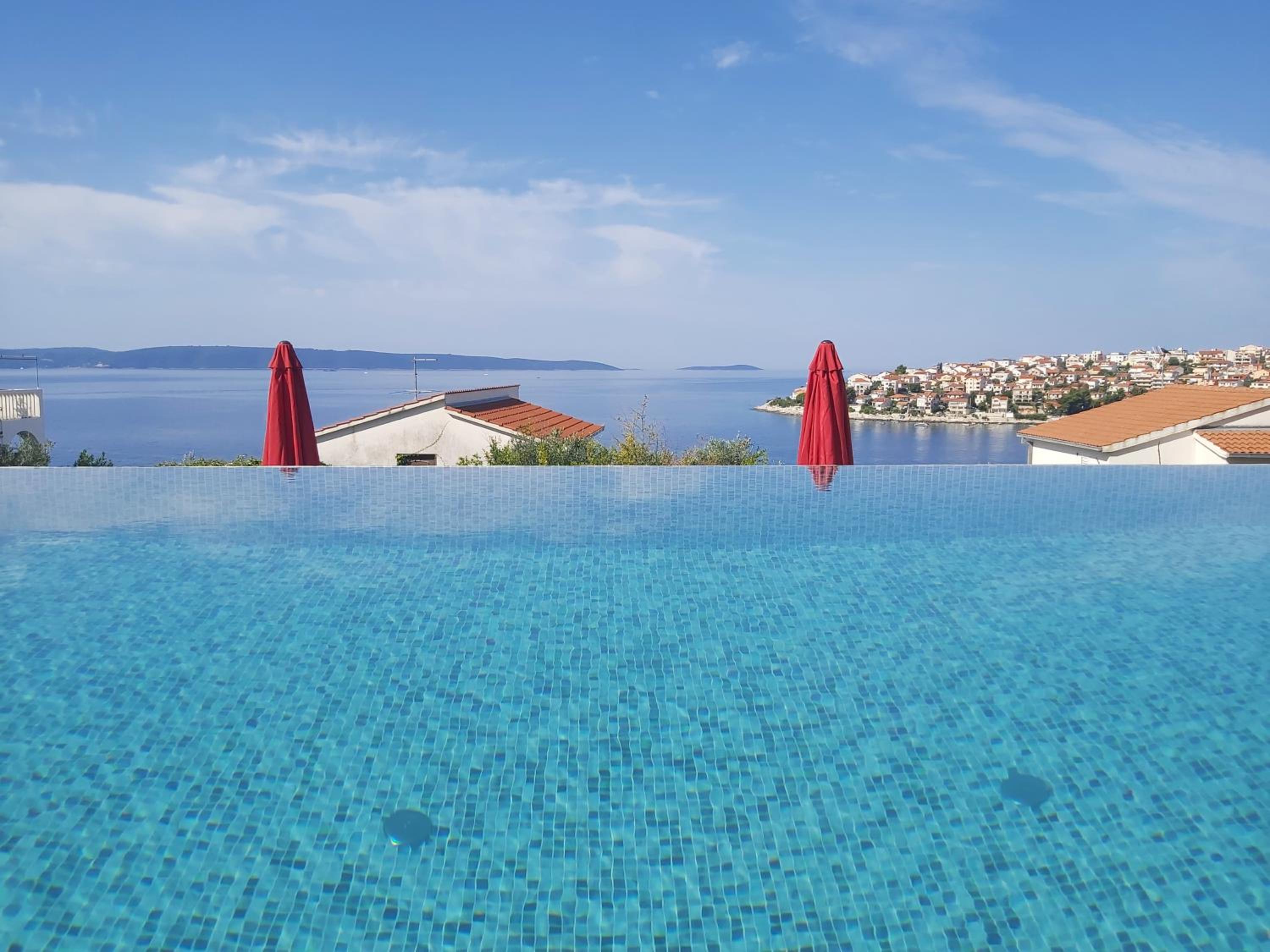 Stunning sea view apartment with infinity swimming pool a1